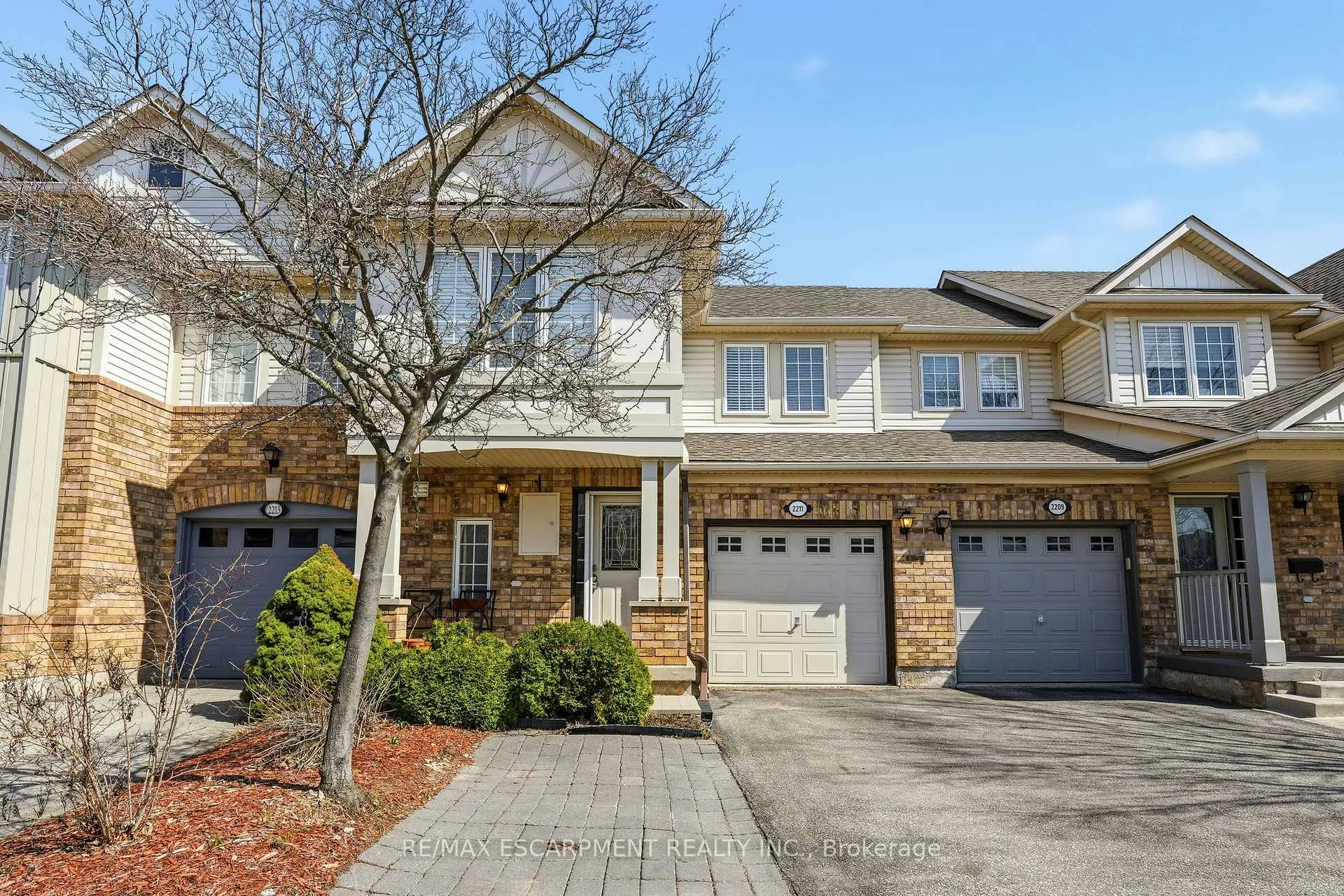 Photo 2 of 2211 Amberglen Court, Oakville, Westmount — HOMEH