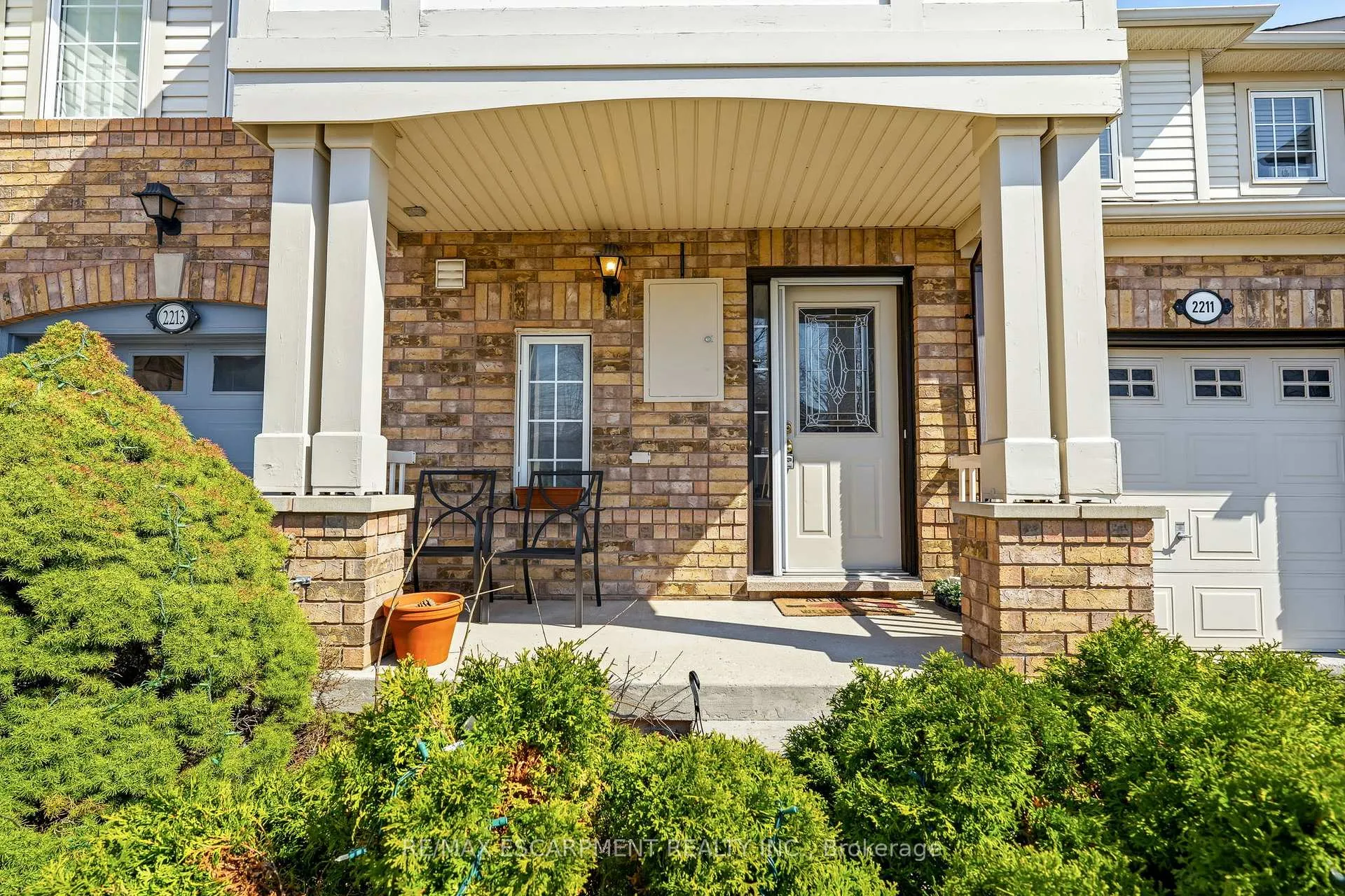 Photo 3 of 2211 Amberglen Court, Oakville, Westmount — HOMEH