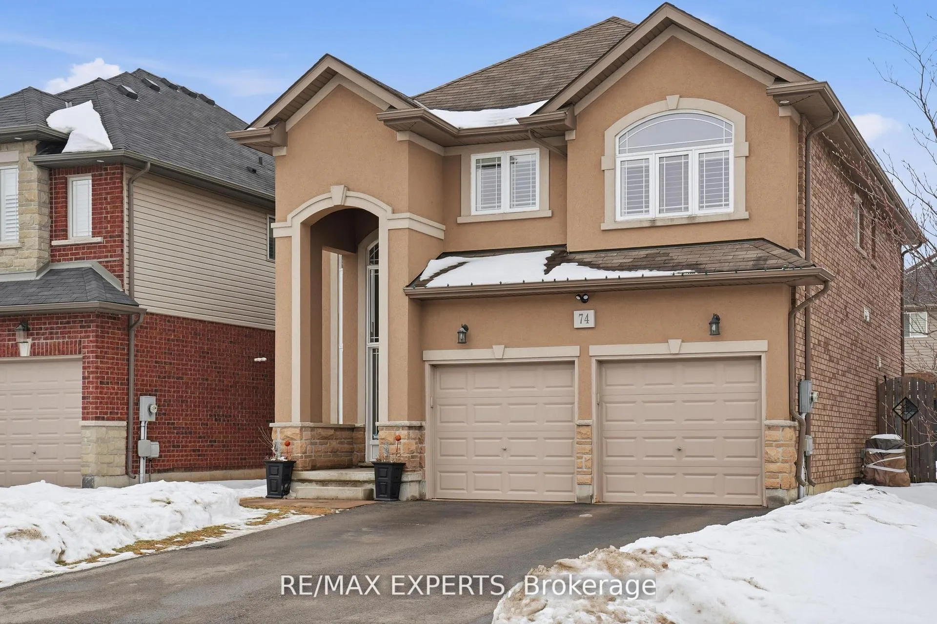 Photo 2 of 74 Boulder Crescent, Hamilton, Stoney Creek Mountain — HOMEH