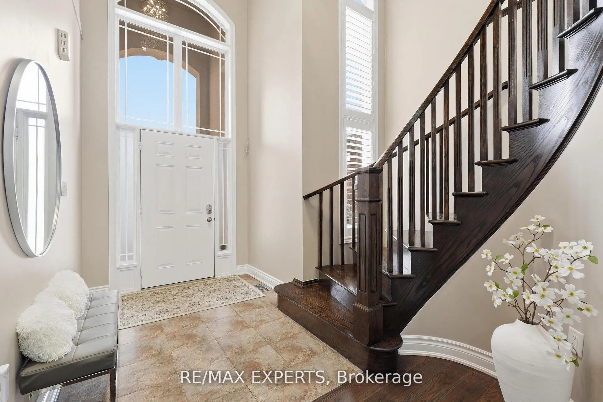 Photo 4 of 74 Boulder Crescent, Hamilton, Stoney Creek Mountain — HOMEH