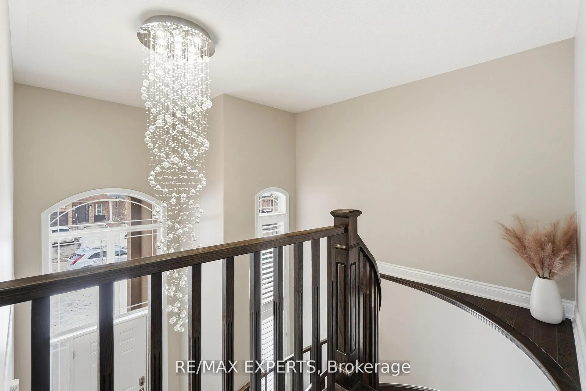 Photo 5 of 74 Boulder Crescent, Hamilton, Stoney Creek Mountain — HOMEH