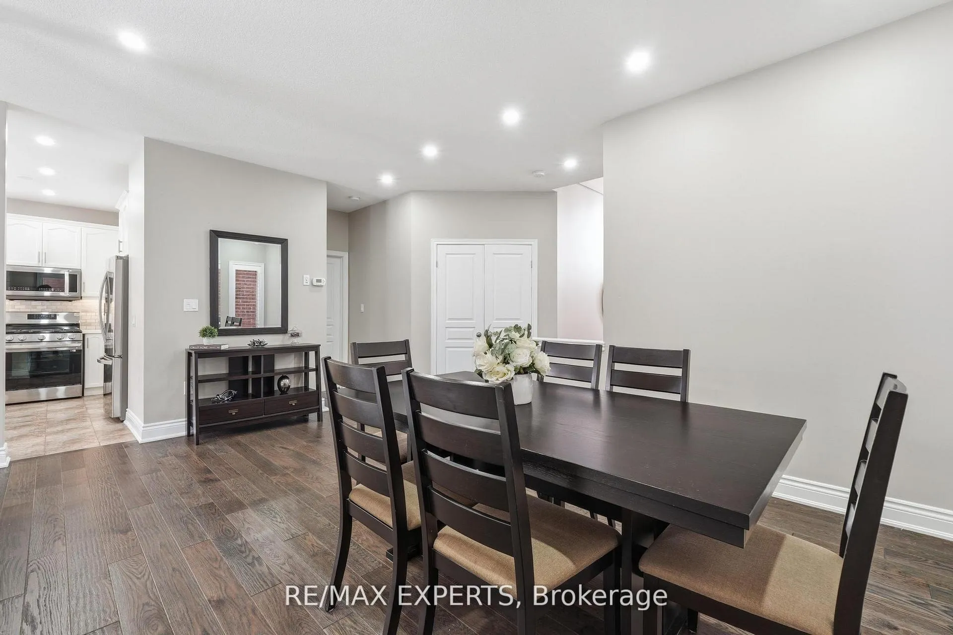 Photo 10 of 74 Boulder Crescent, Hamilton, Stoney Creek Mountain — HOMEH