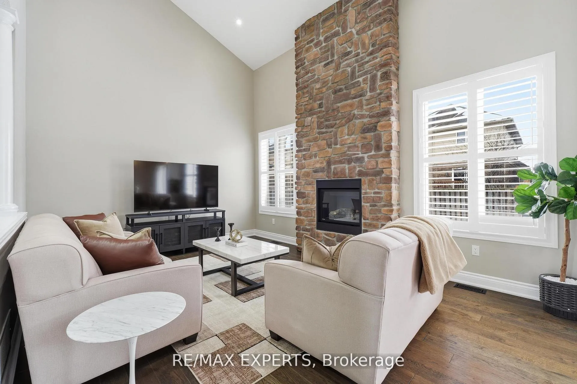 Photo 12 of 74 Boulder Crescent, Hamilton, Stoney Creek Mountain — HOMEH