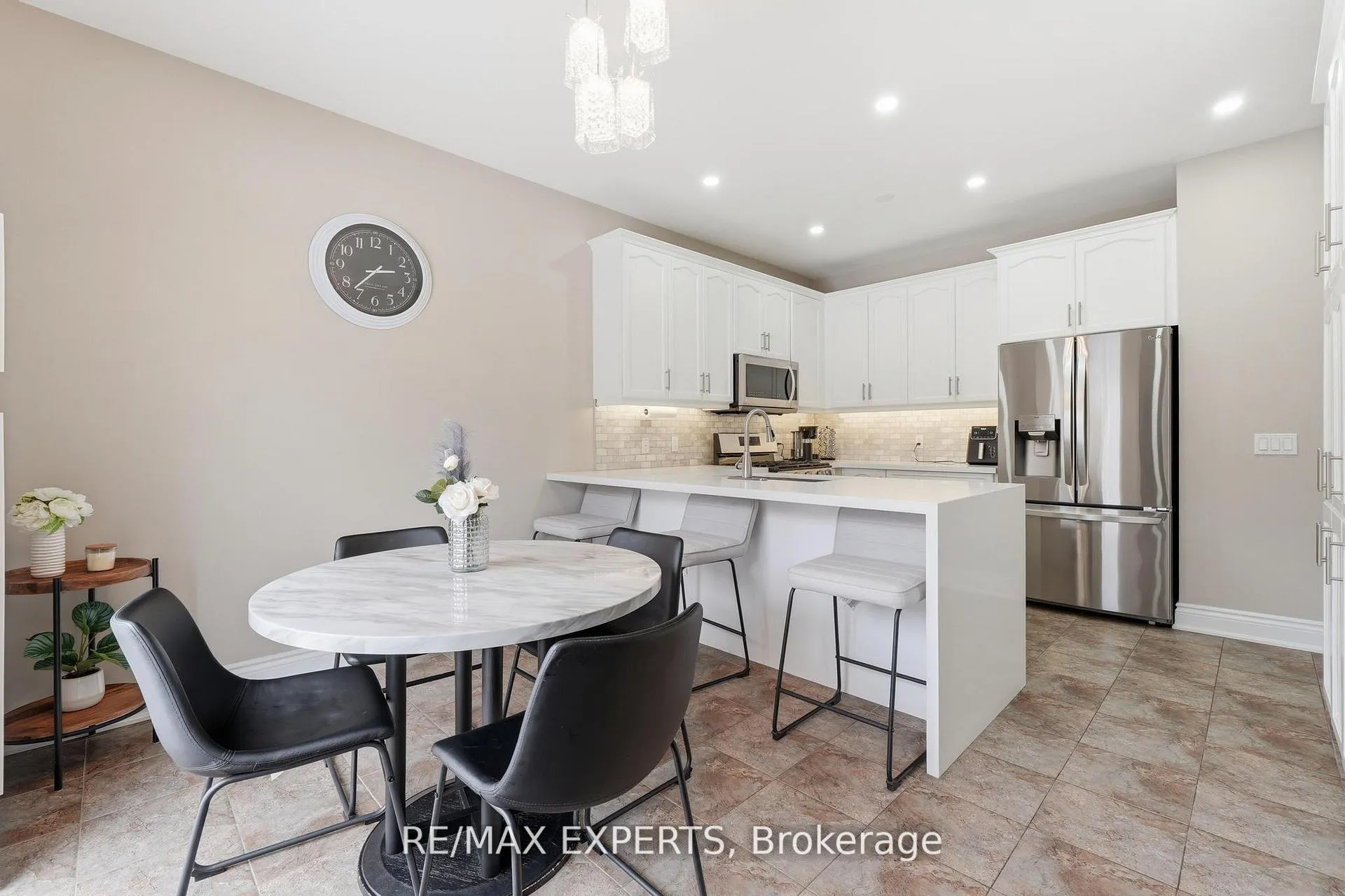 Photo 16 of 74 Boulder Crescent, Hamilton, Stoney Creek Mountain — HOMEH