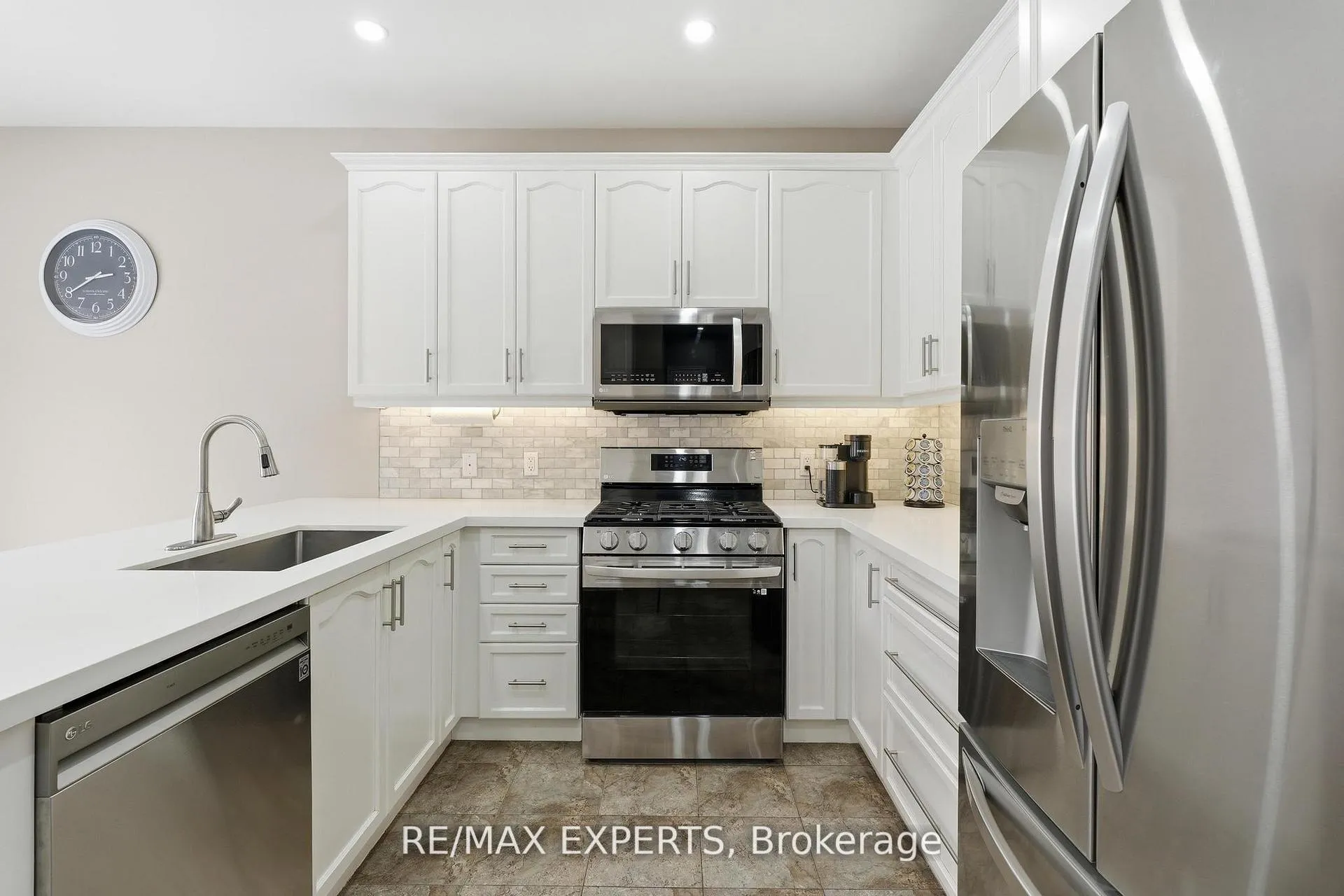 Photo 20 of 74 Boulder Crescent, Hamilton, Stoney Creek Mountain — HOMEH