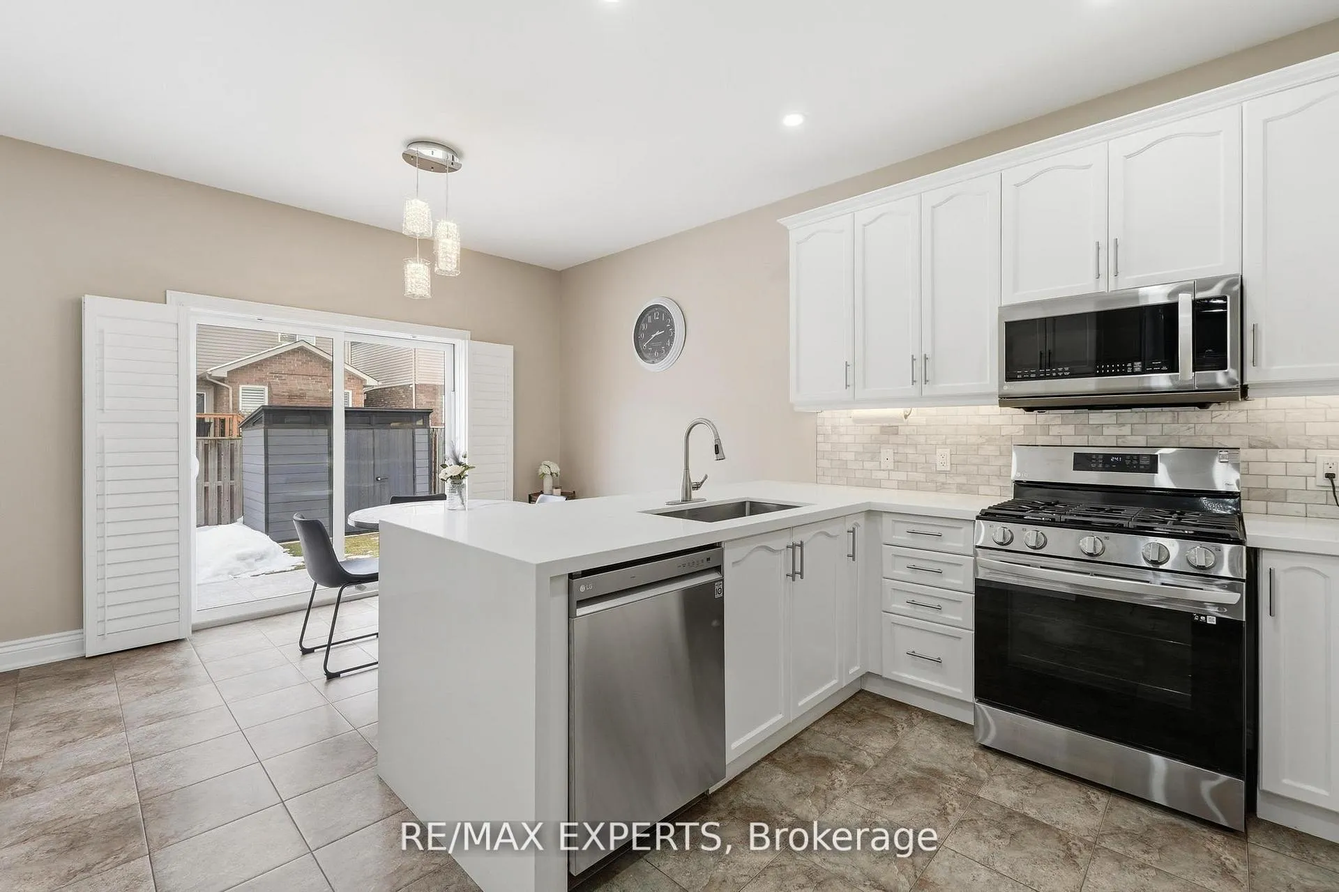 Photo 21 of 74 Boulder Crescent, Hamilton, Stoney Creek Mountain — HOMEH