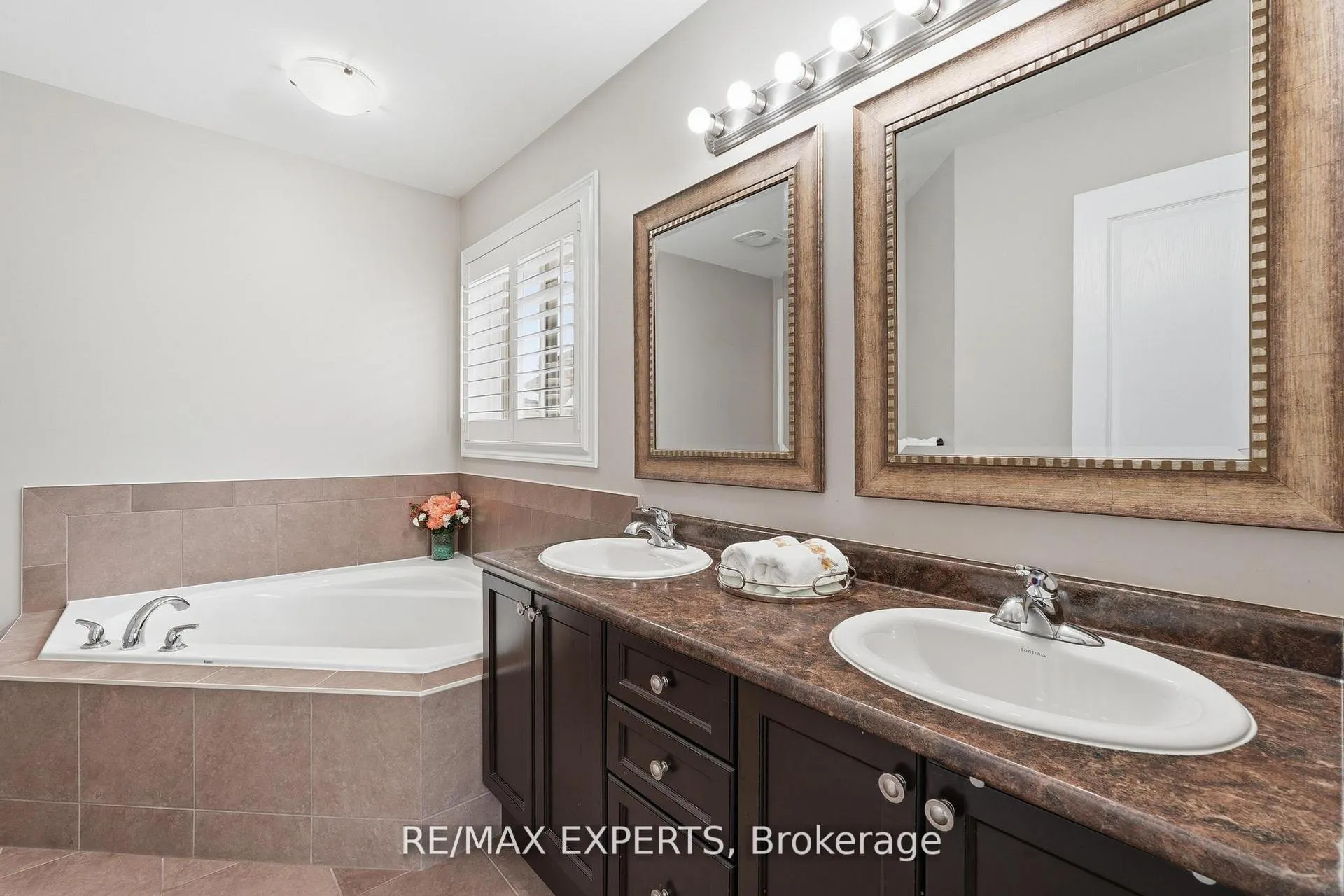 Photo 32 of 74 Boulder Crescent, Hamilton, Stoney Creek Mountain — HOMEH