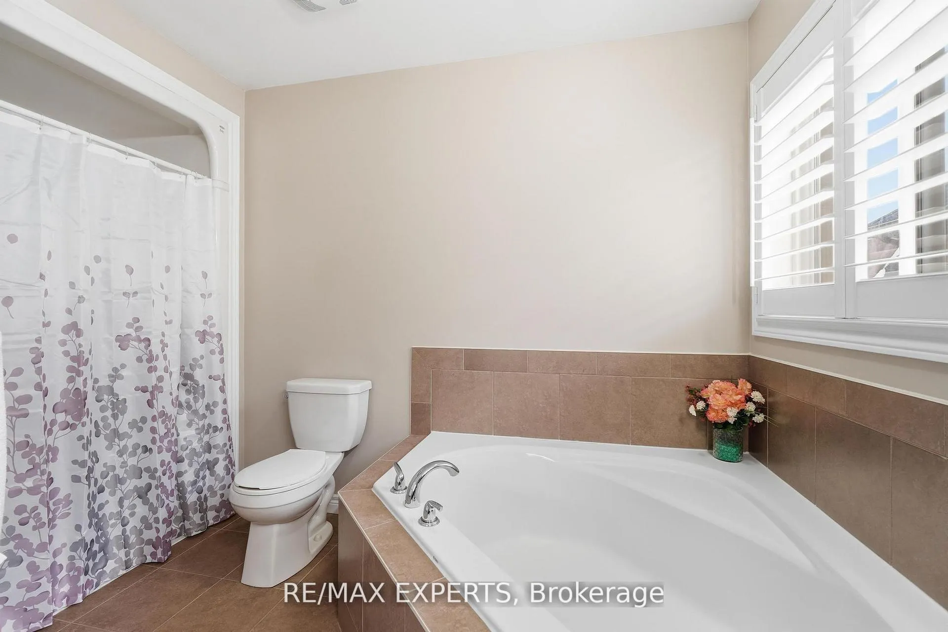 Photo 33 of 74 Boulder Crescent, Hamilton, Stoney Creek Mountain — HOMEH