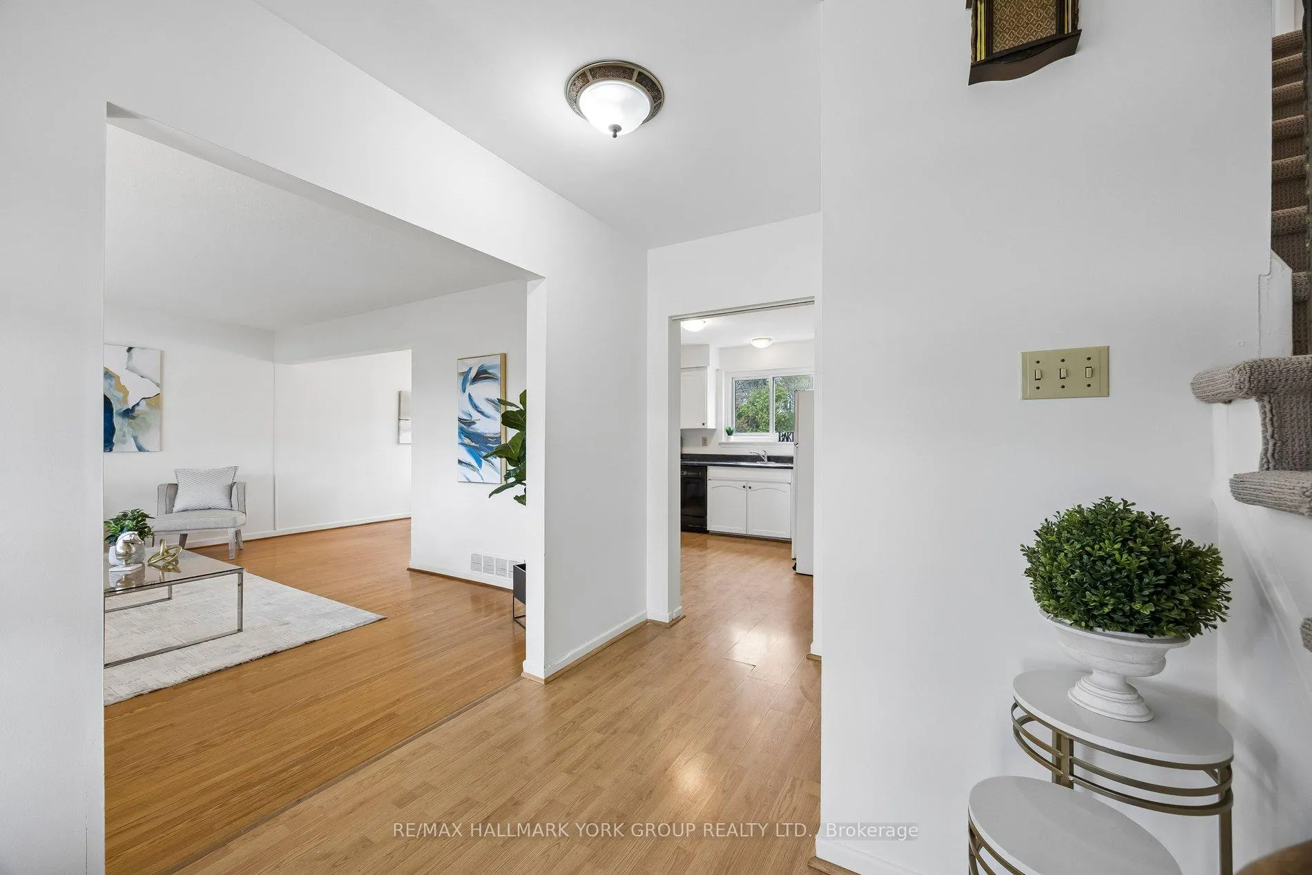 Photo 9 of 86 Nymark Avenue, North York, Don Valley Village — HOMEH