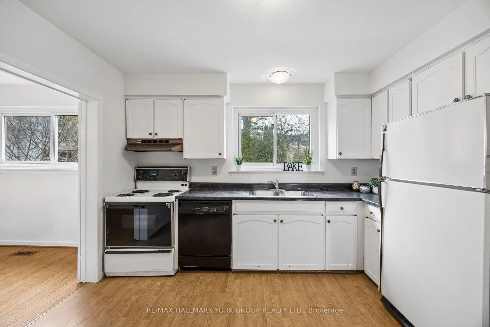 Photo 17 of 86 Nymark Avenue, North York, Don Valley Village — HOMEH