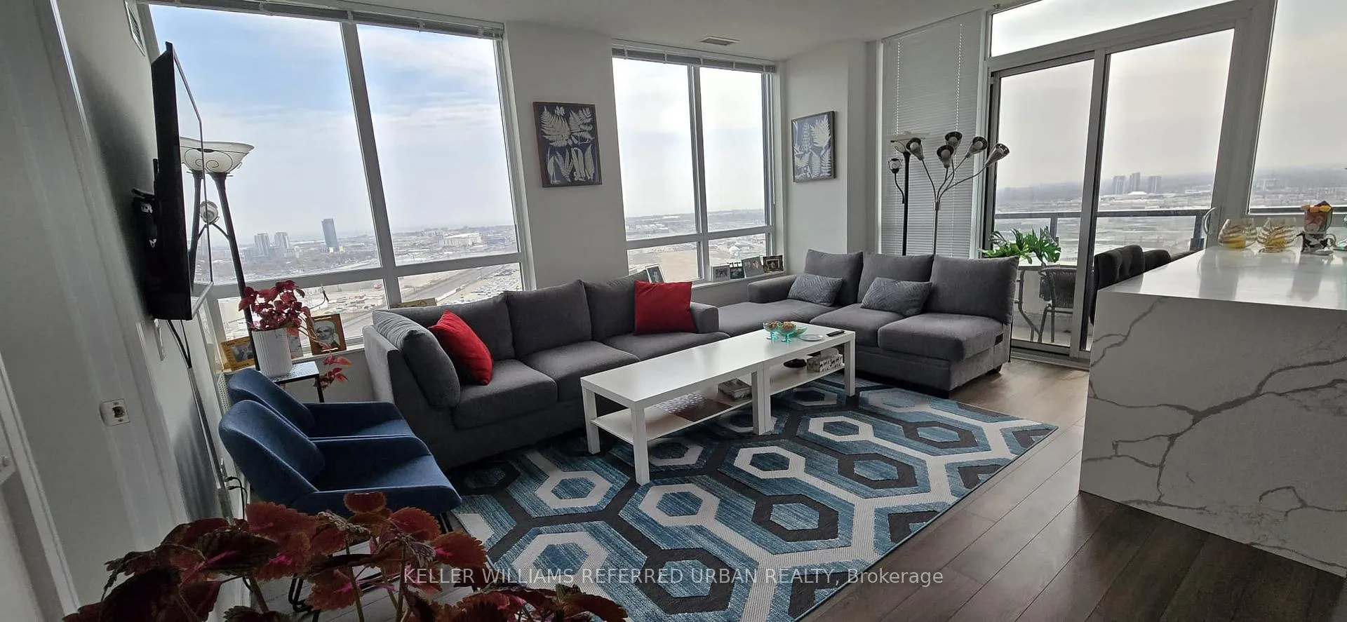 Photo 4 of Unit 2809 - Main room, 20 Thomas Riley Road, Etobicoke, Islington-City Centre West — HOMEH