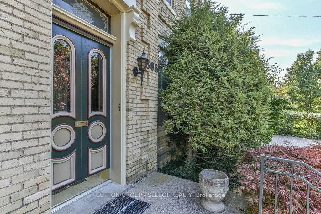 Photo 3 of 806 Waterloo Street, London, East B — HOMEH