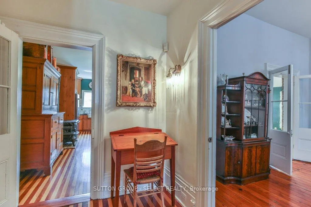 Photo 6 of 806 Waterloo Street, London, East B — HOMEH