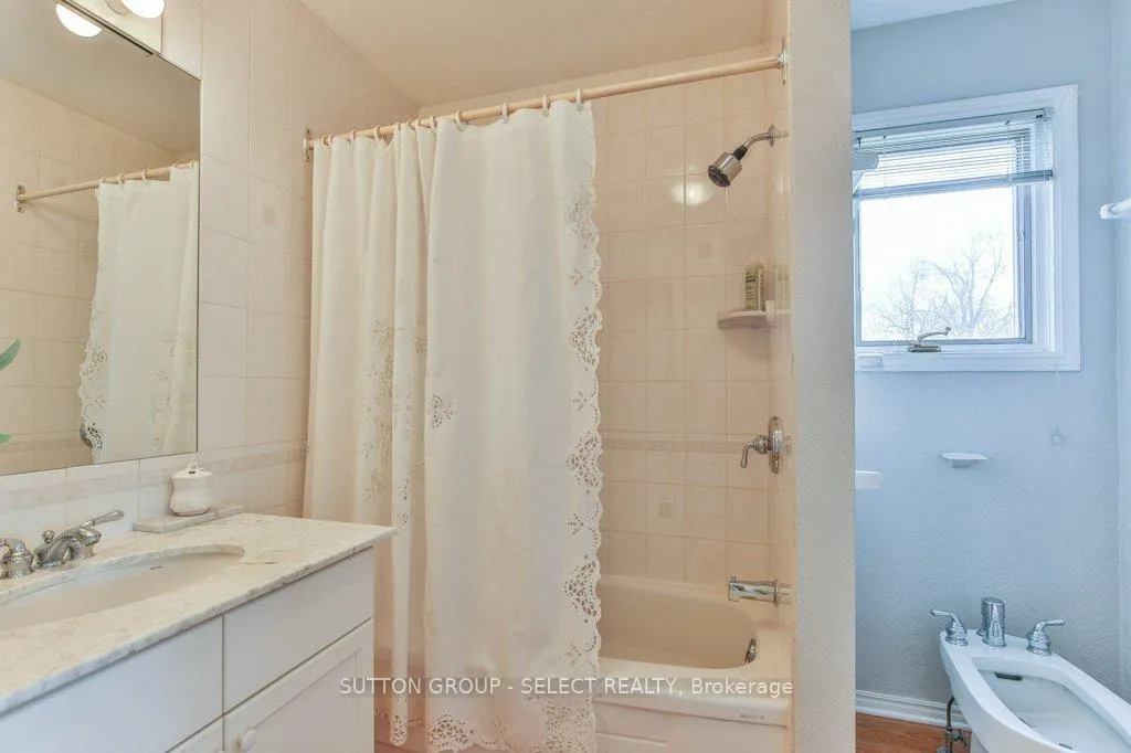 Photo 37 of 806 Waterloo Street, London, East B — HOMEH