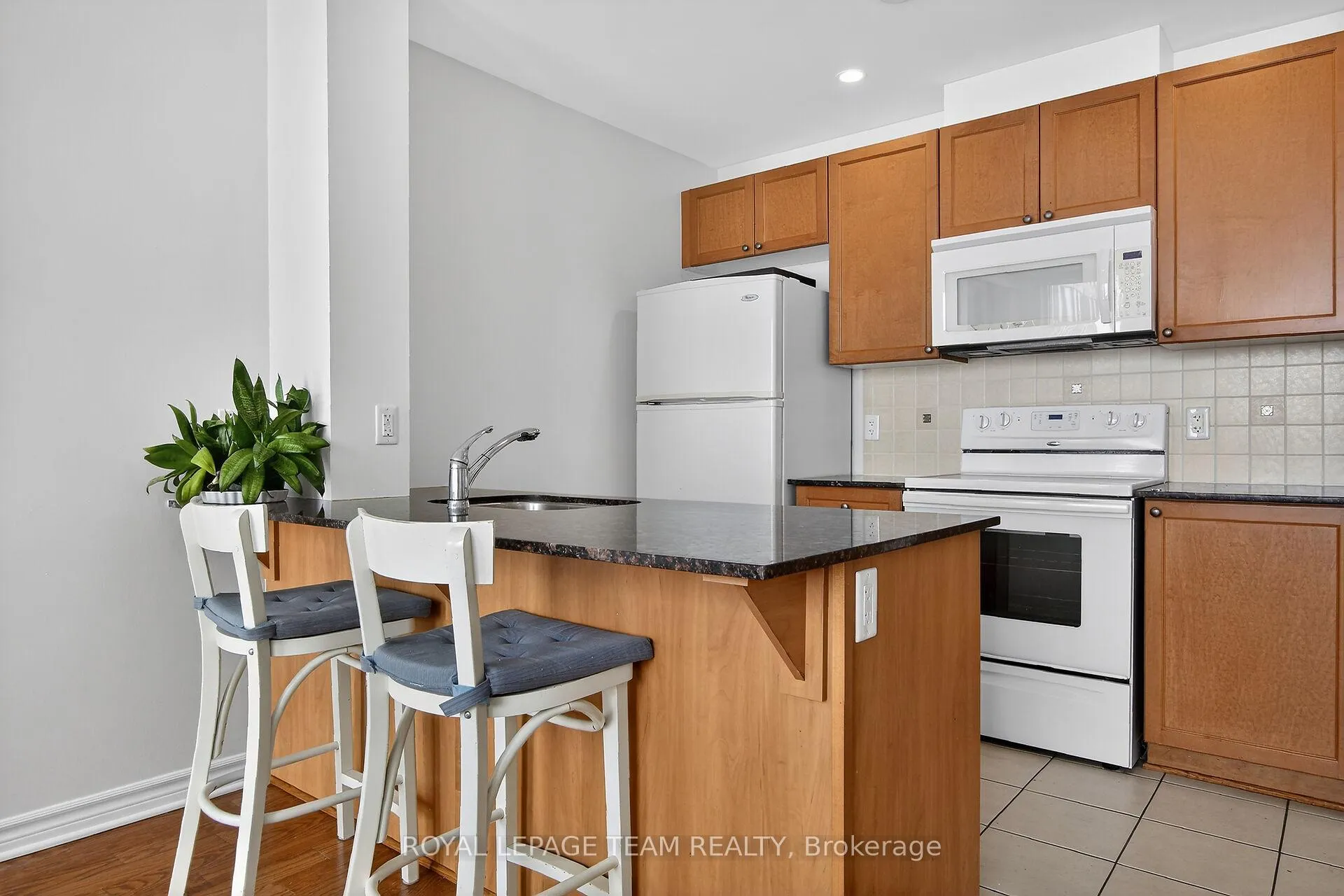 Photo 6 of Unit 1007, 250 Lett Street, Ottawa, West Centre Town — HOMEH