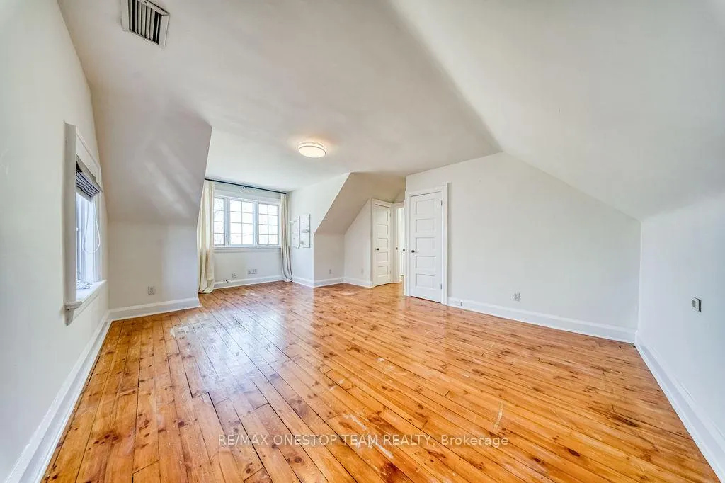 Photo 31 of 30 Heathdale Road, Toronto, Humewood-Cedarvale — HOMEH