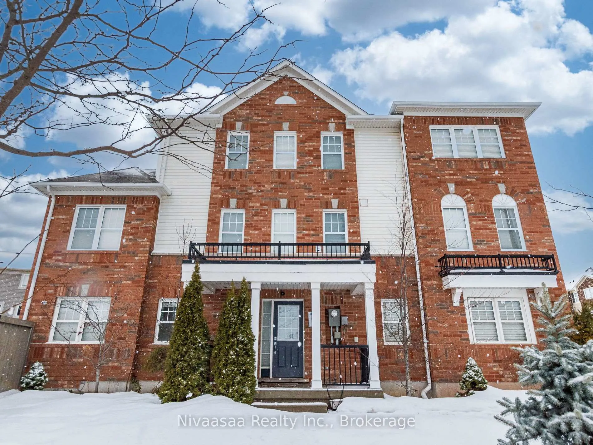 Photo 2 of 18 Betterton Crescent, Brampton, Northwest Brampton — HOMEH