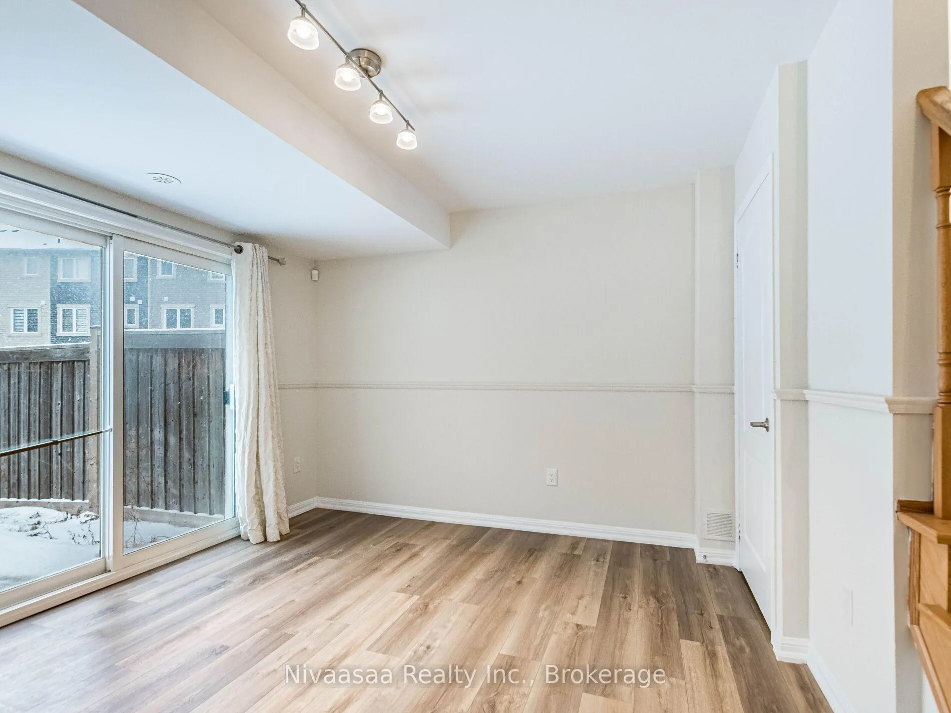 Photo 8 of 18 Betterton Crescent, Brampton, Northwest Brampton — HOMEH
