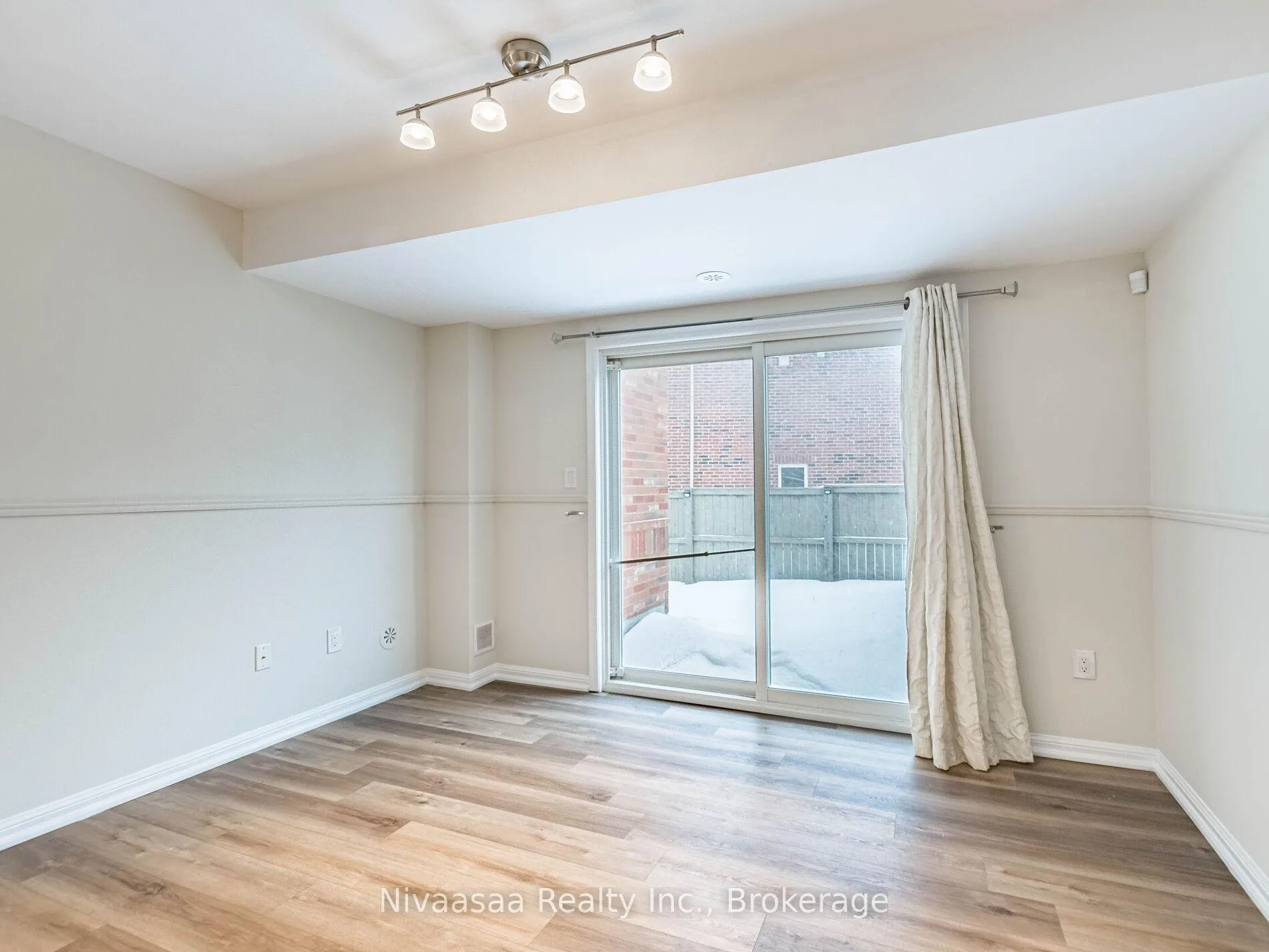 Photo 9 of 18 Betterton Crescent, Brampton, Northwest Brampton — HOMEH