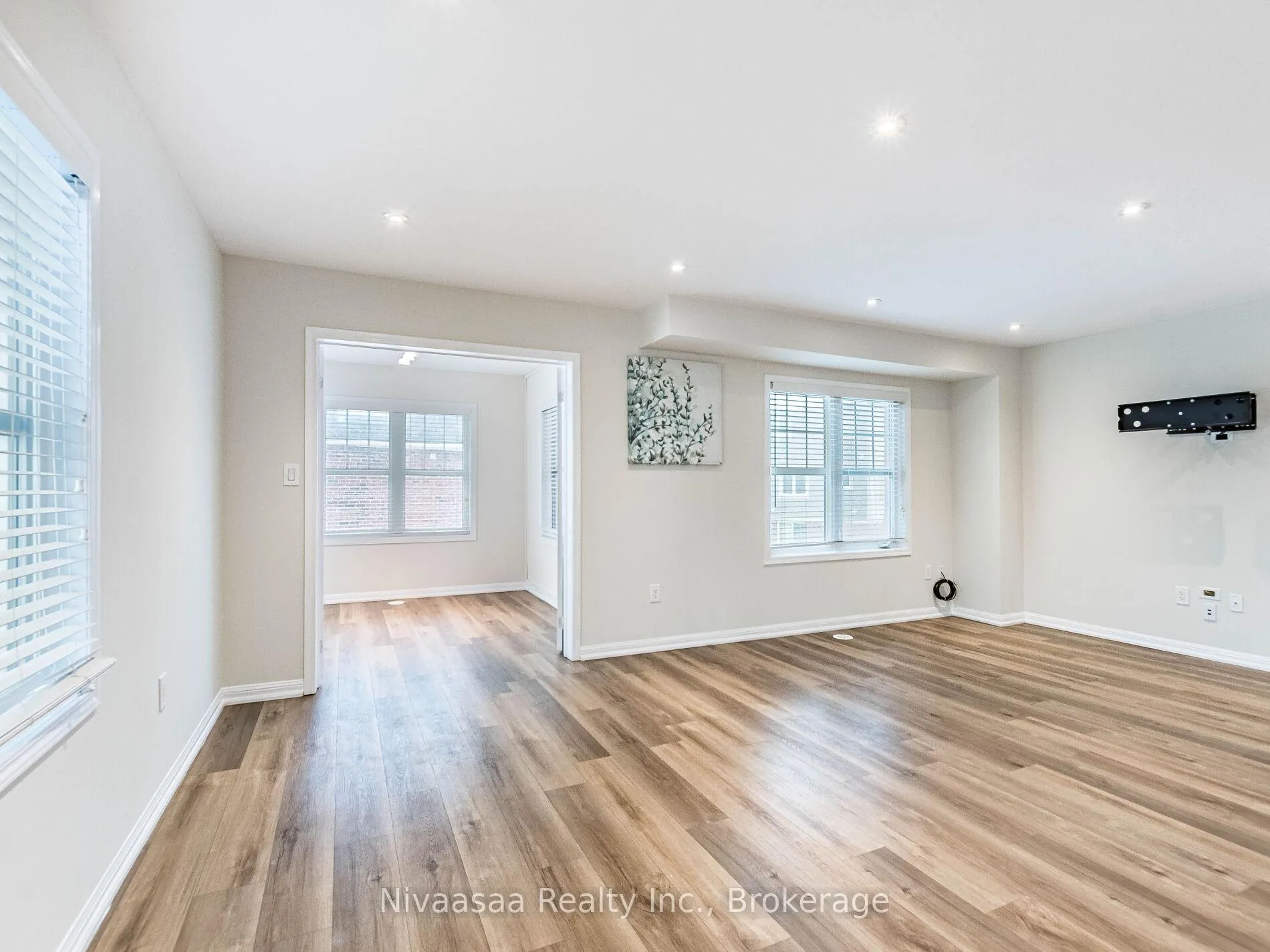 Photo 13 of 18 Betterton Crescent, Brampton, Northwest Brampton — HOMEH