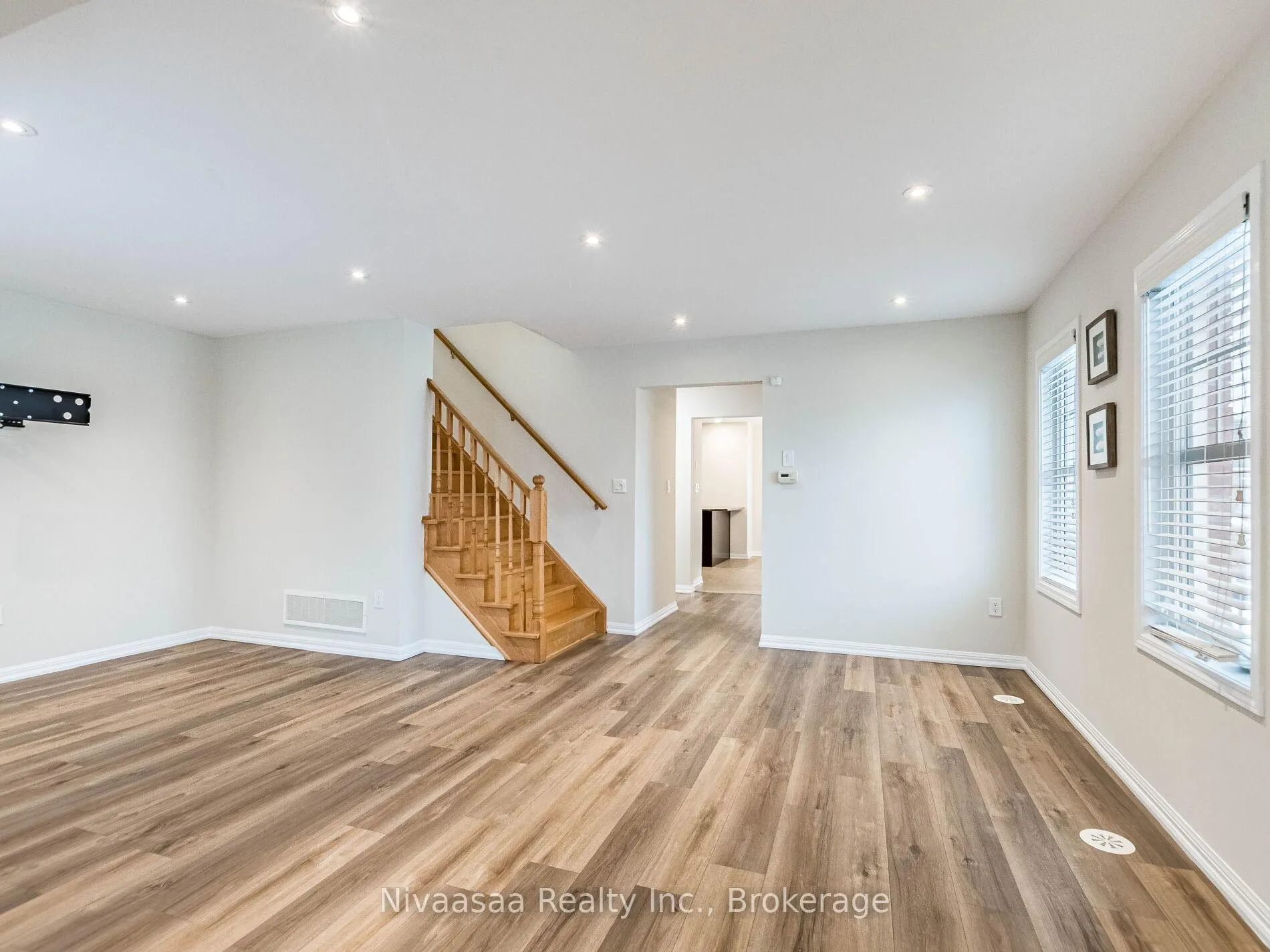 Photo 14 of 18 Betterton Crescent, Brampton, Northwest Brampton — HOMEH