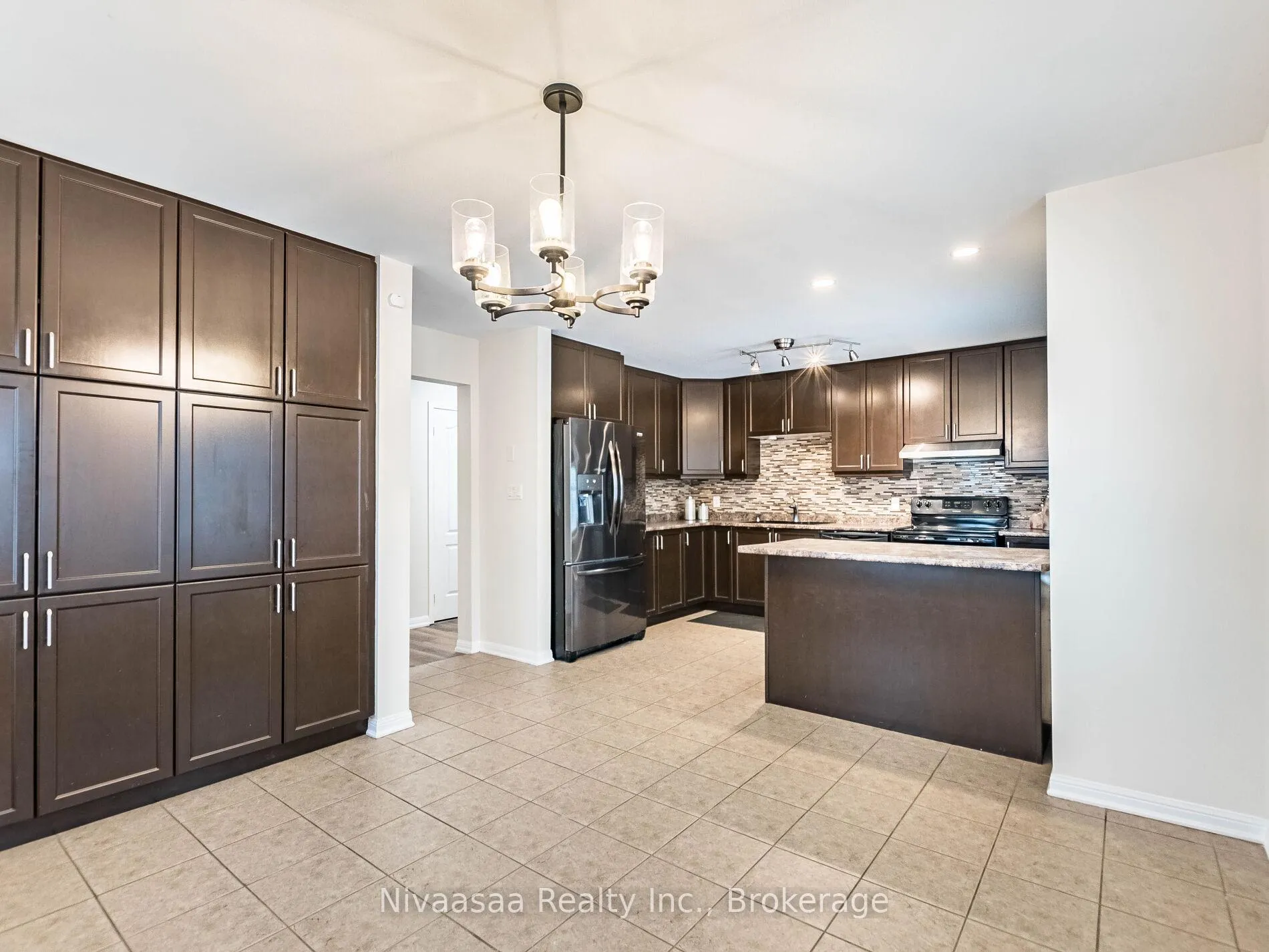Photo 20 of 18 Betterton Crescent, Brampton, Northwest Brampton — HOMEH