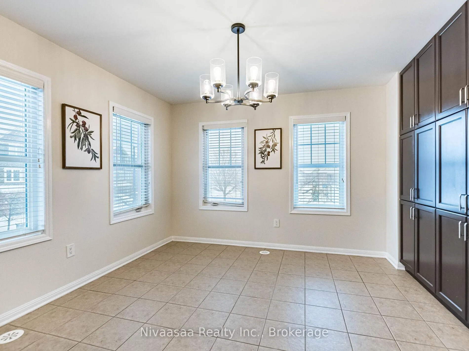 Photo 23 of 18 Betterton Crescent, Brampton, Northwest Brampton — HOMEH