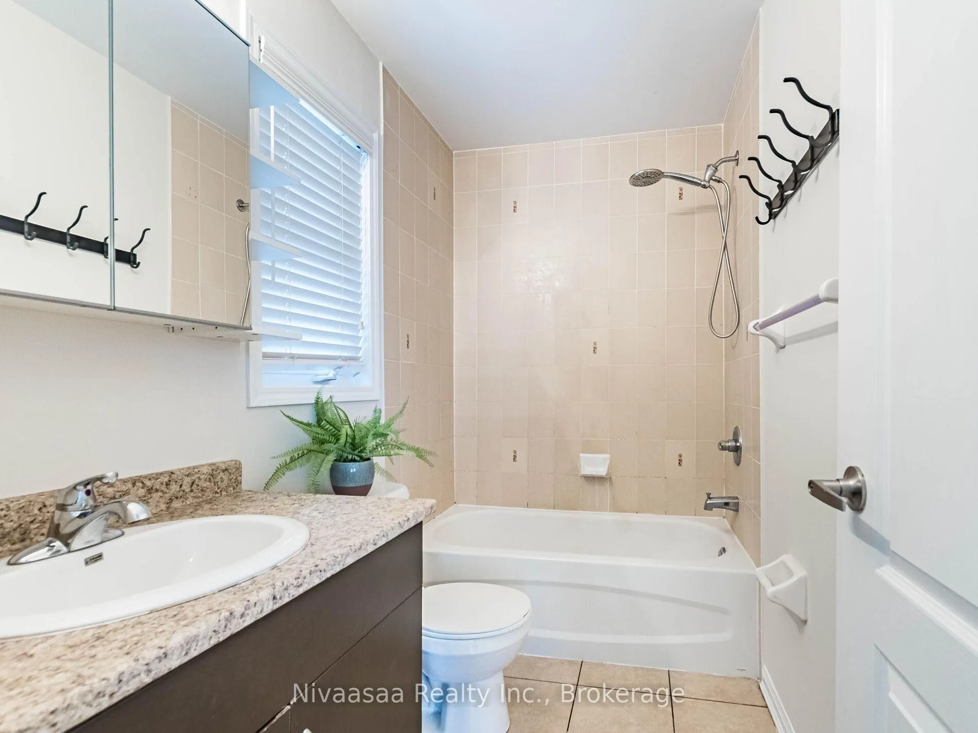 Photo 29 of 18 Betterton Crescent, Brampton, Northwest Brampton — HOMEH