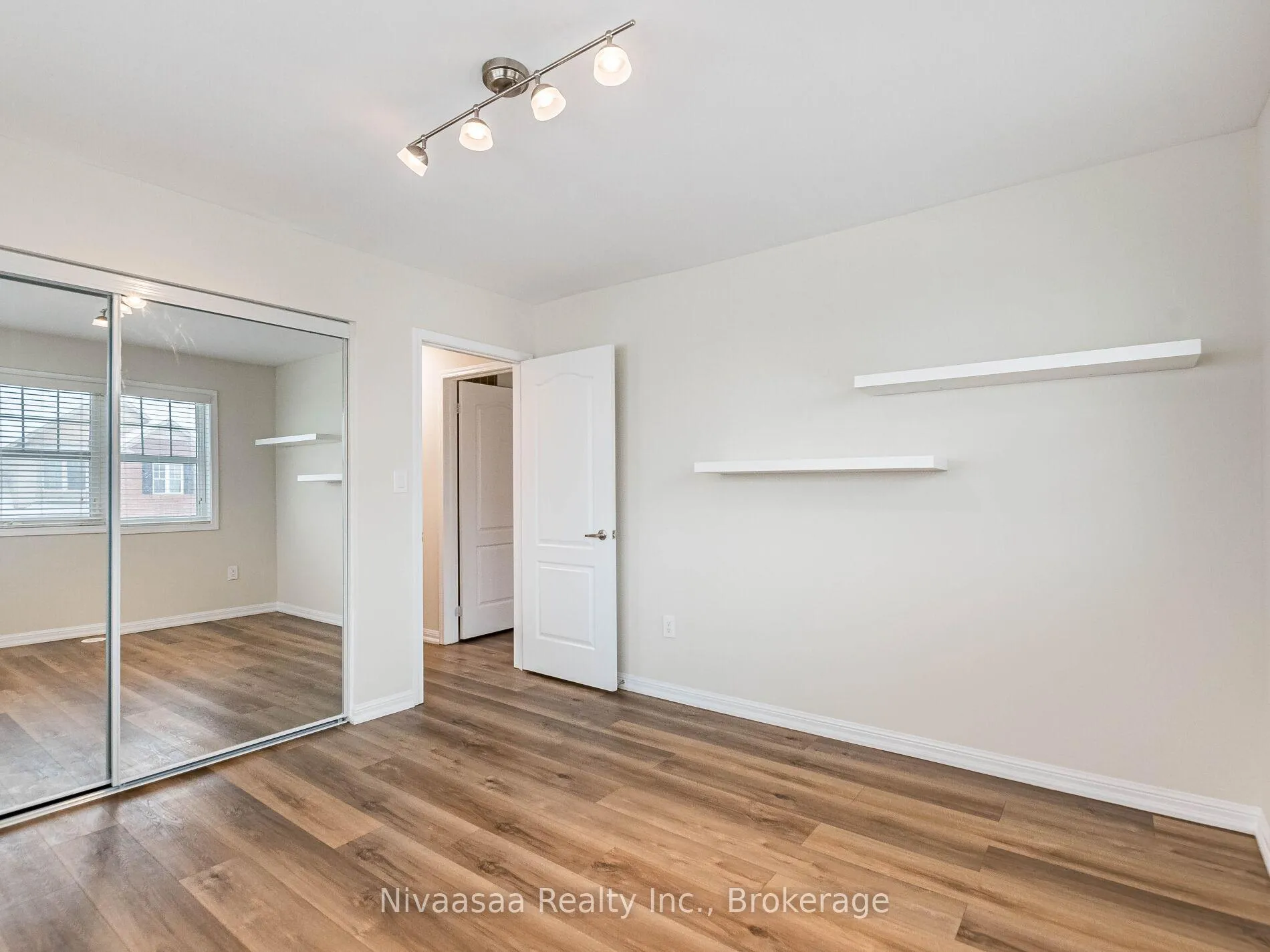 Photo 36 of 18 Betterton Crescent, Brampton, Northwest Brampton — HOMEH