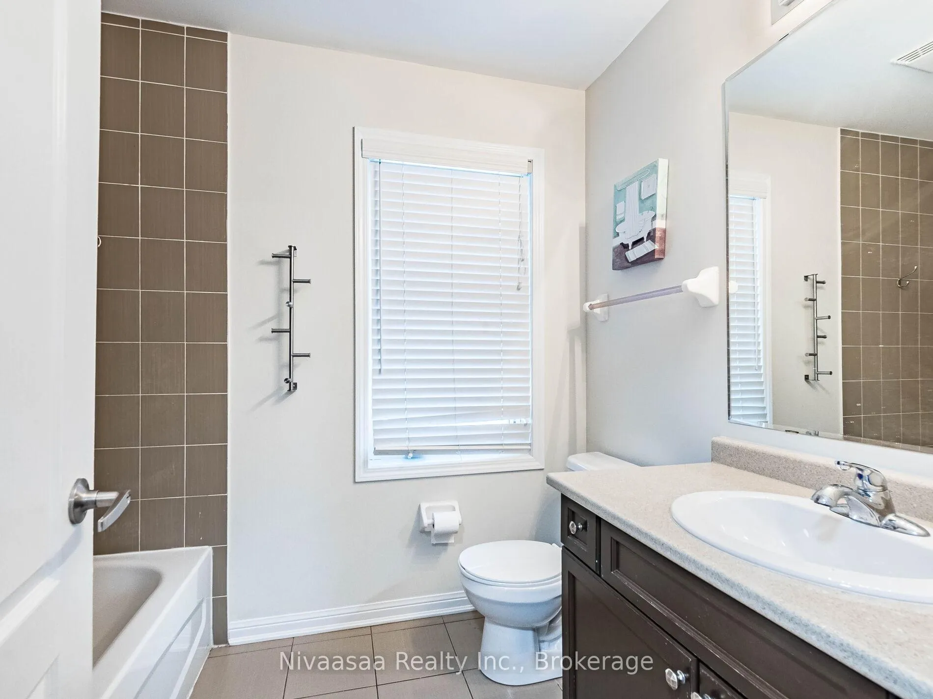 Photo 37 of 18 Betterton Crescent, Brampton, Northwest Brampton — HOMEH