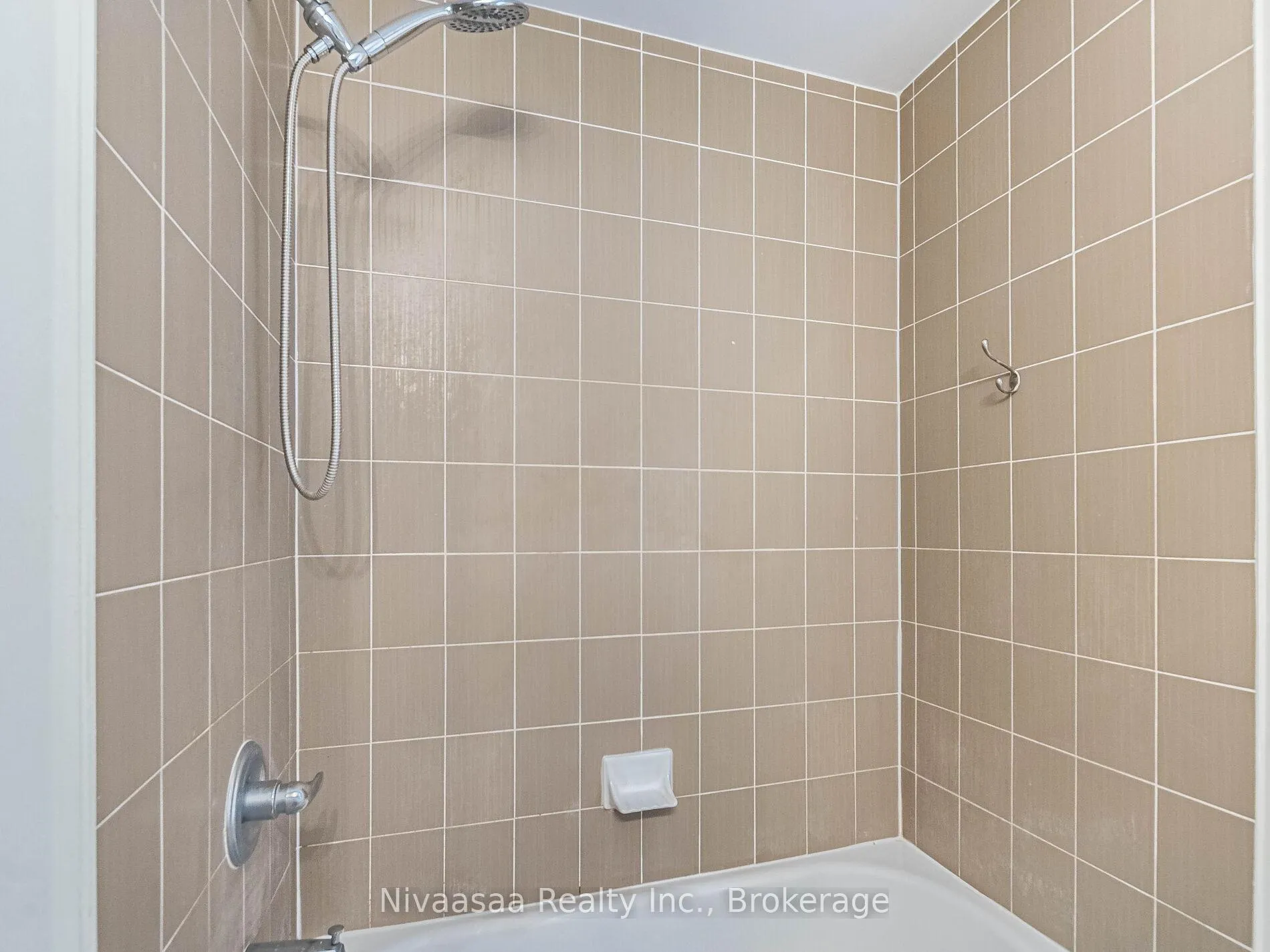 Photo 38 of 18 Betterton Crescent, Brampton, Northwest Brampton — HOMEH