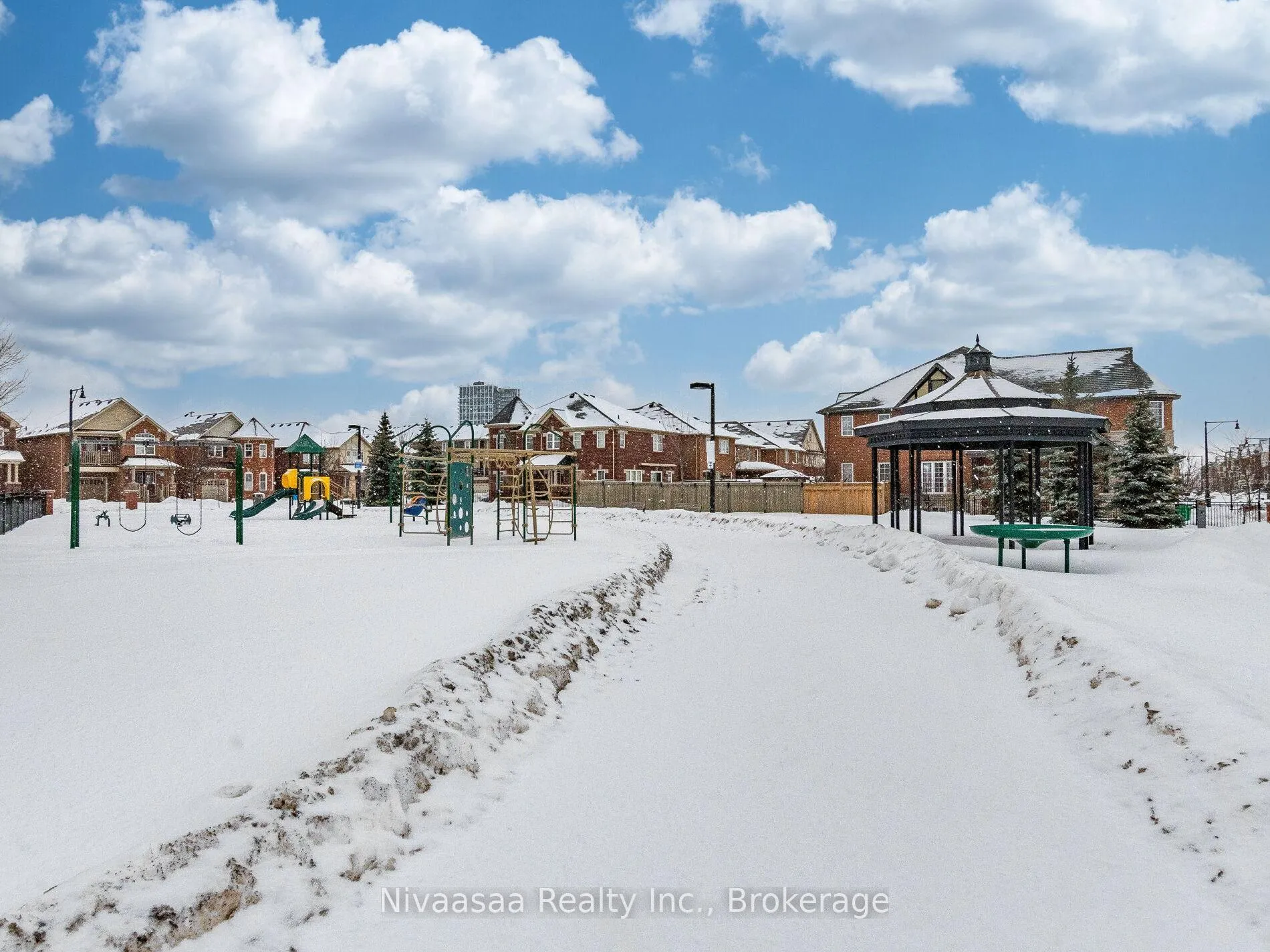 Photo 41 of 18 Betterton Crescent, Brampton, Northwest Brampton — HOMEH