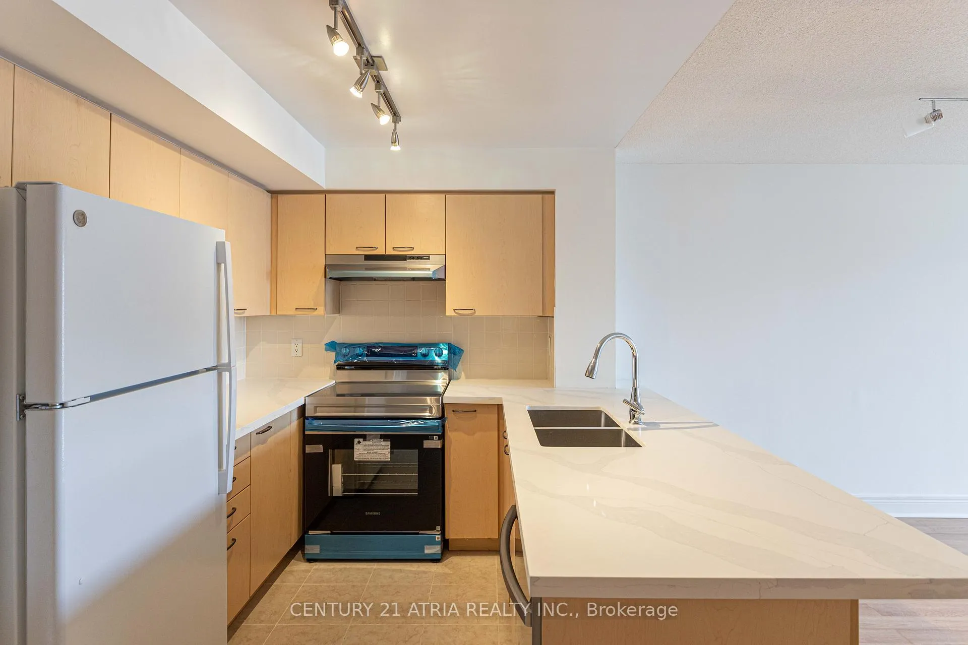 Photo 6 of Unit 622, 48 Suncrest Boulevard, Markham, Commerce Valley — HOMEH