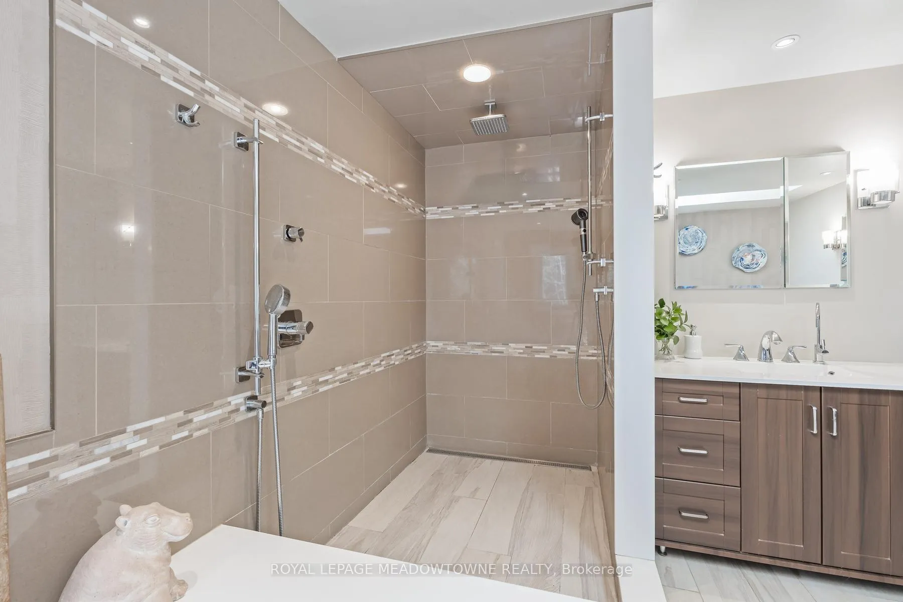 Photo 35 of 16 Oak Ridge Drive, Halton Hills, Glen Williams — HOMEH