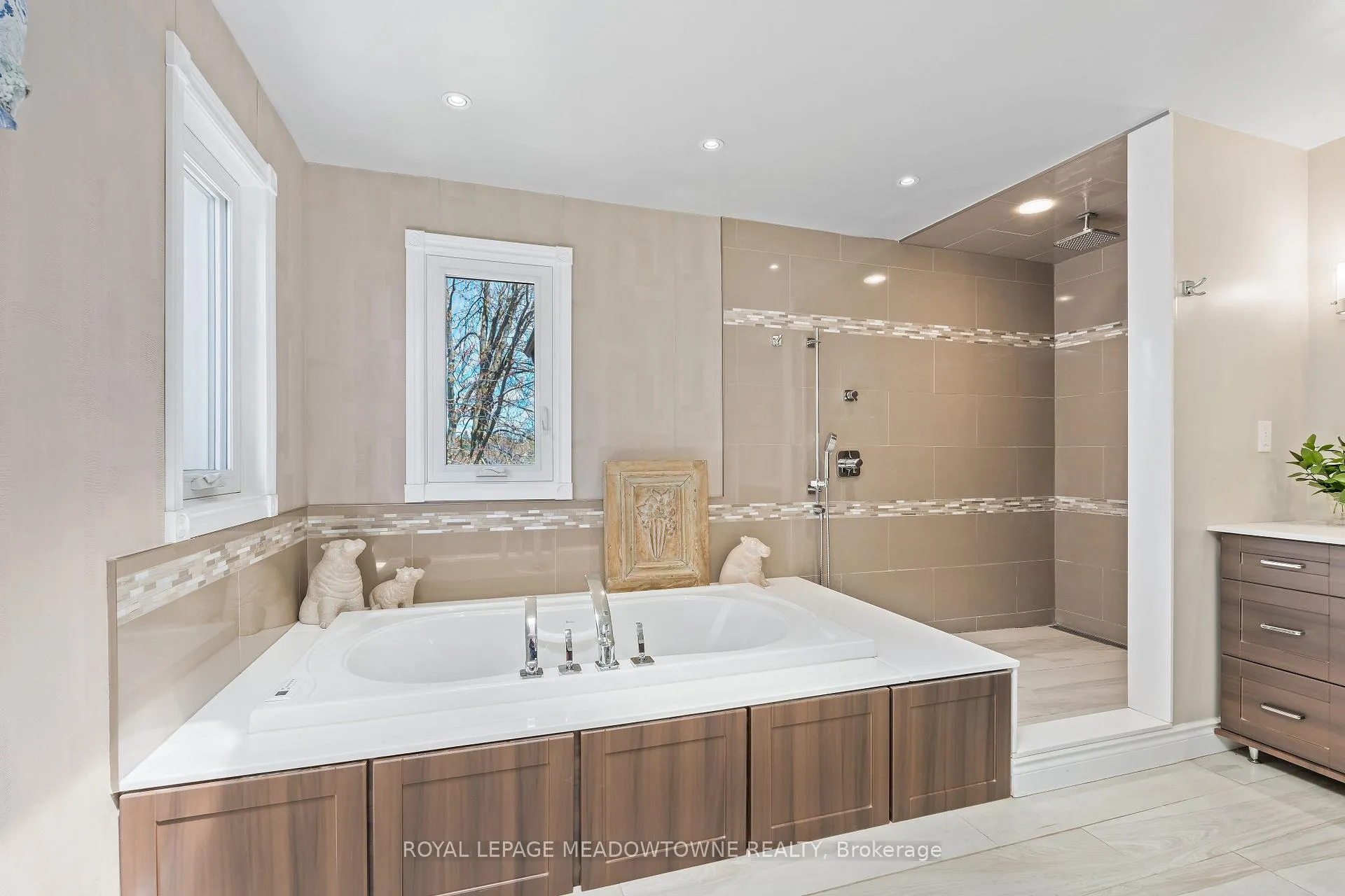 Photo 36 of 16 Oak Ridge Drive, Halton Hills, Glen Williams — HOMEH