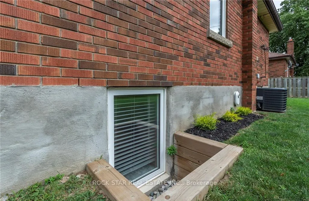 Photo 29 of 292 South Bend Road E, Hamilton, Hill Park — HOMEH