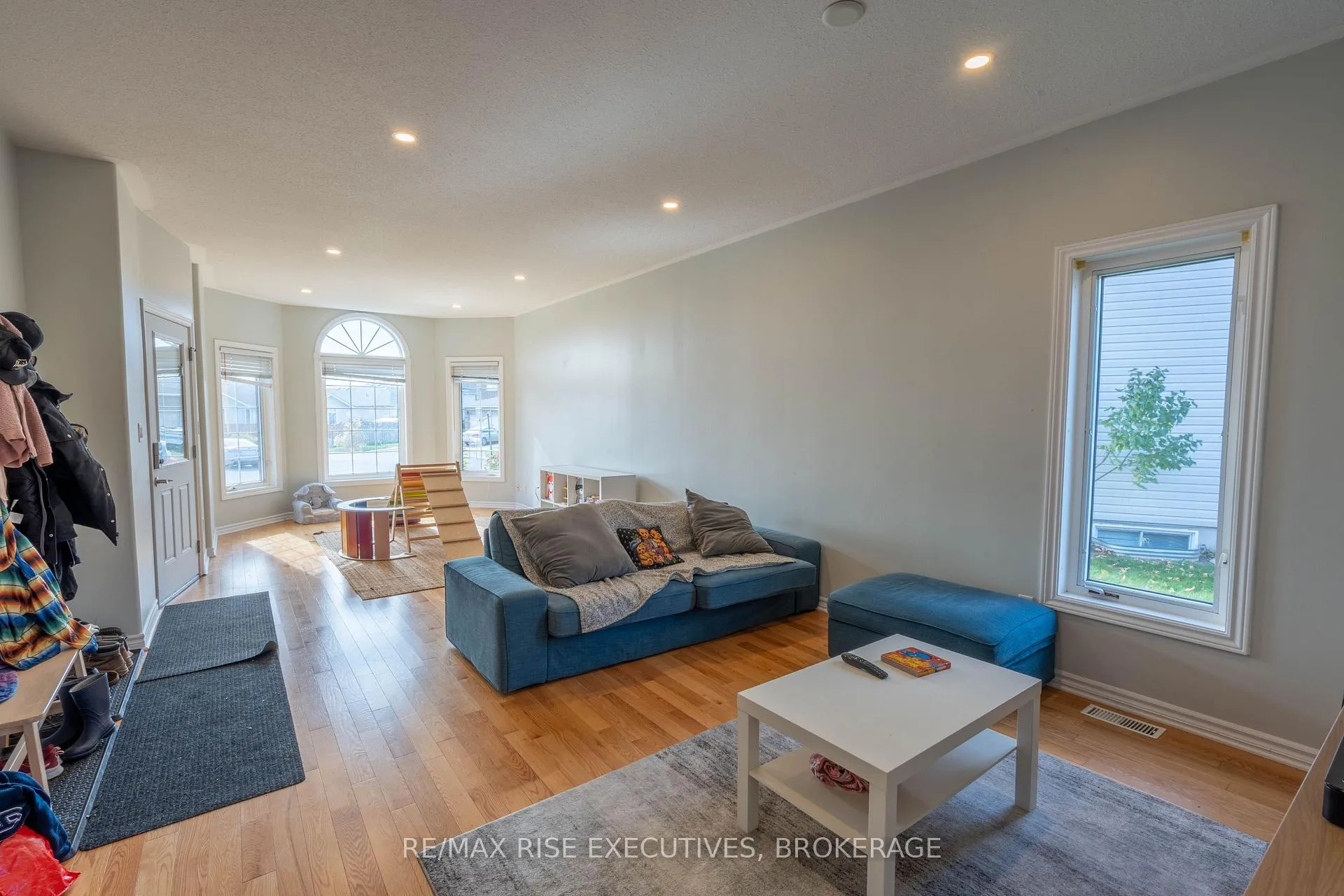 Photo 2 of 105 Aaron Place, Loyalist, Amherstview — HOMEH