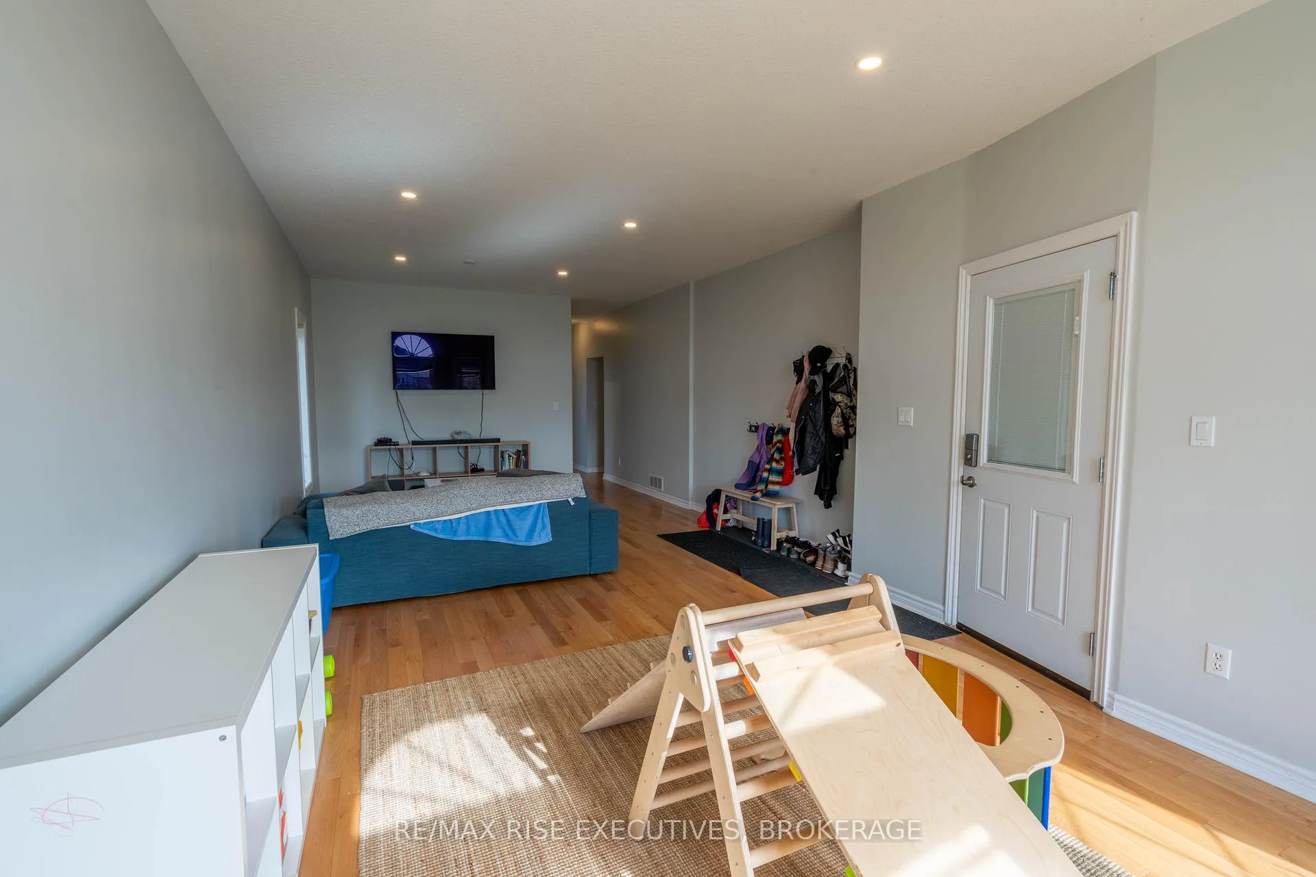 Photo 3 of 105 Aaron Place, Loyalist, Amherstview — HOMEH