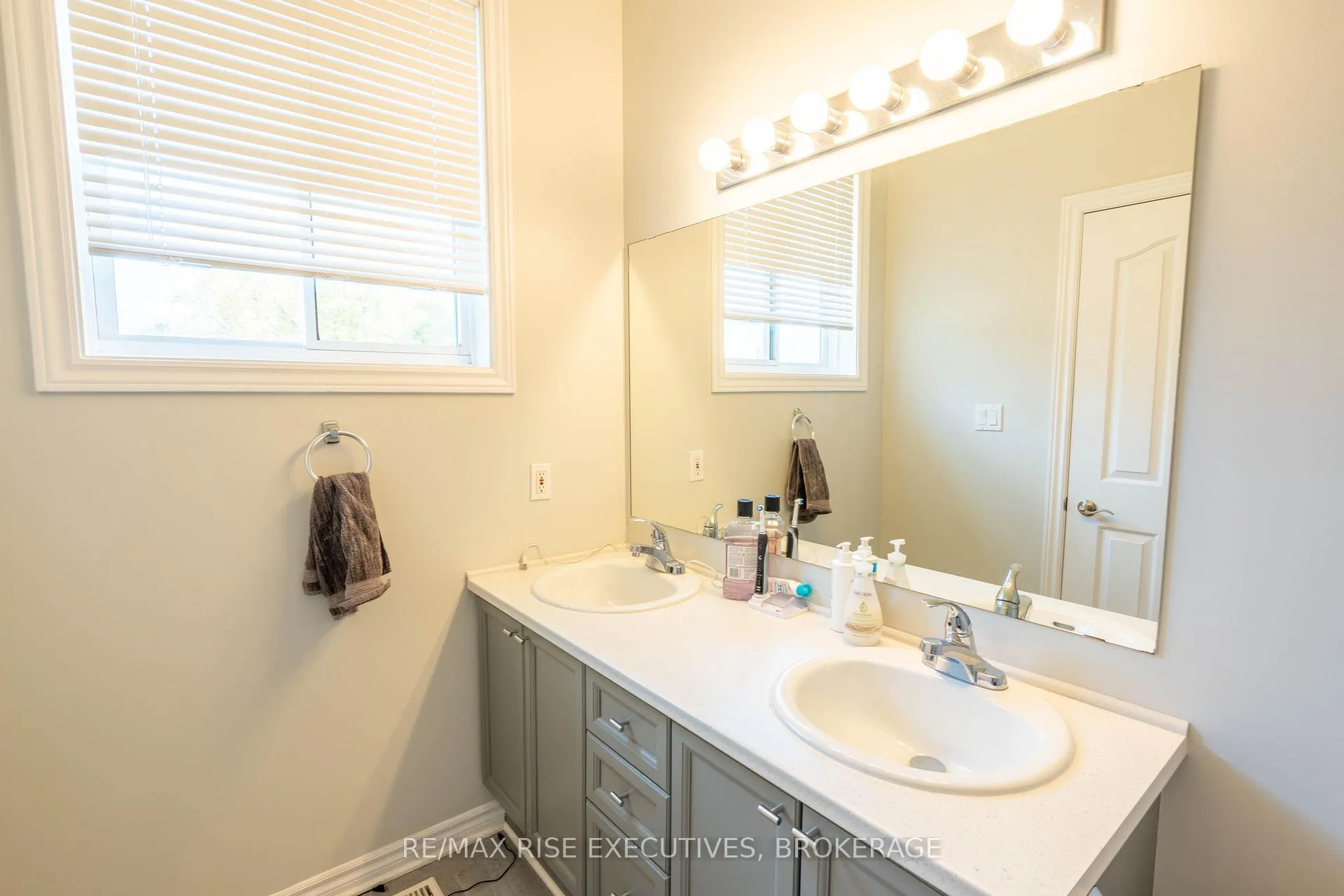 Photo 12 of 105 Aaron Place, Loyalist, Amherstview — HOMEH