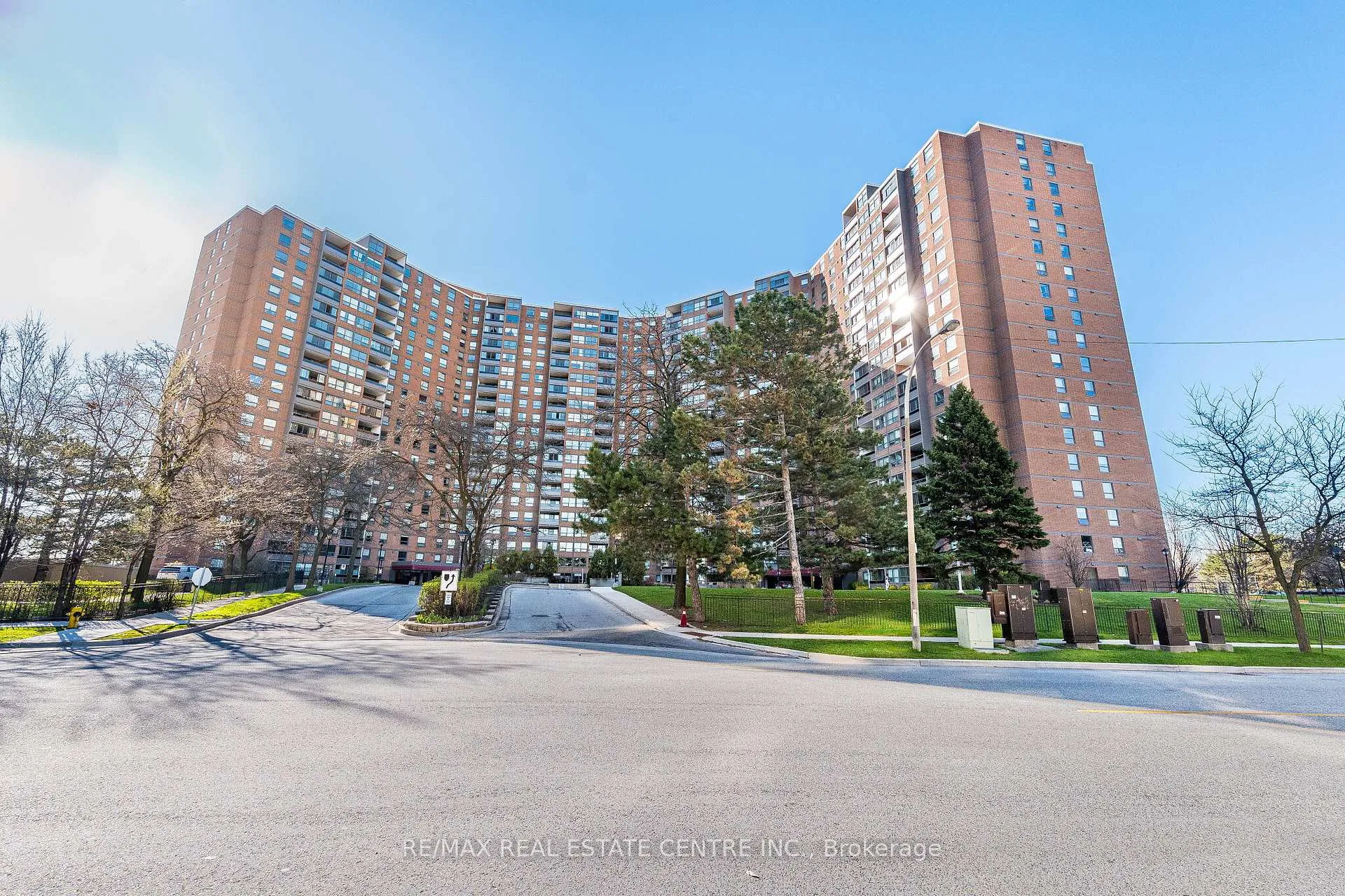 Front of Unit 1802, 627 The West Mall Road