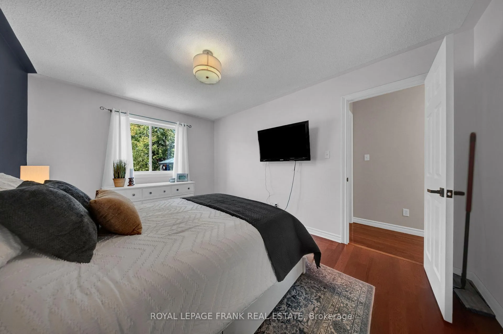 Photo 13 of 78 Cecil Found Crescent, Clarington, Courtice — HOMEH