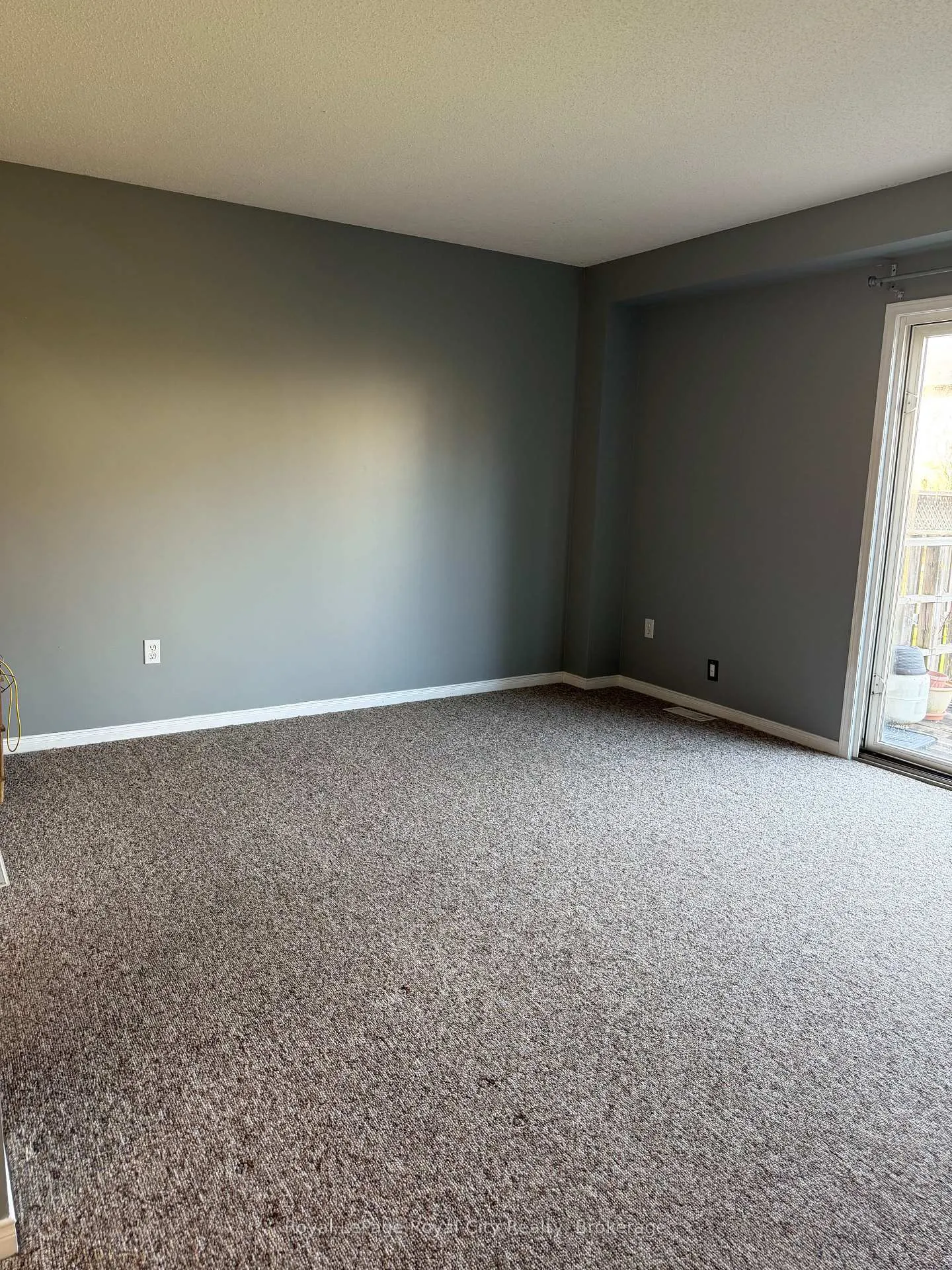 Photo 9 of 48 Eugene Drive, Guelph, Pineridge/Westminster Woods — HOMEH