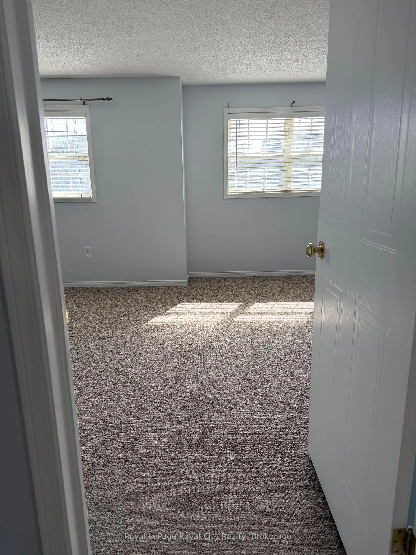 Photo 11 of 48 Eugene Drive, Guelph, Pineridge/Westminster Woods — HOMEH