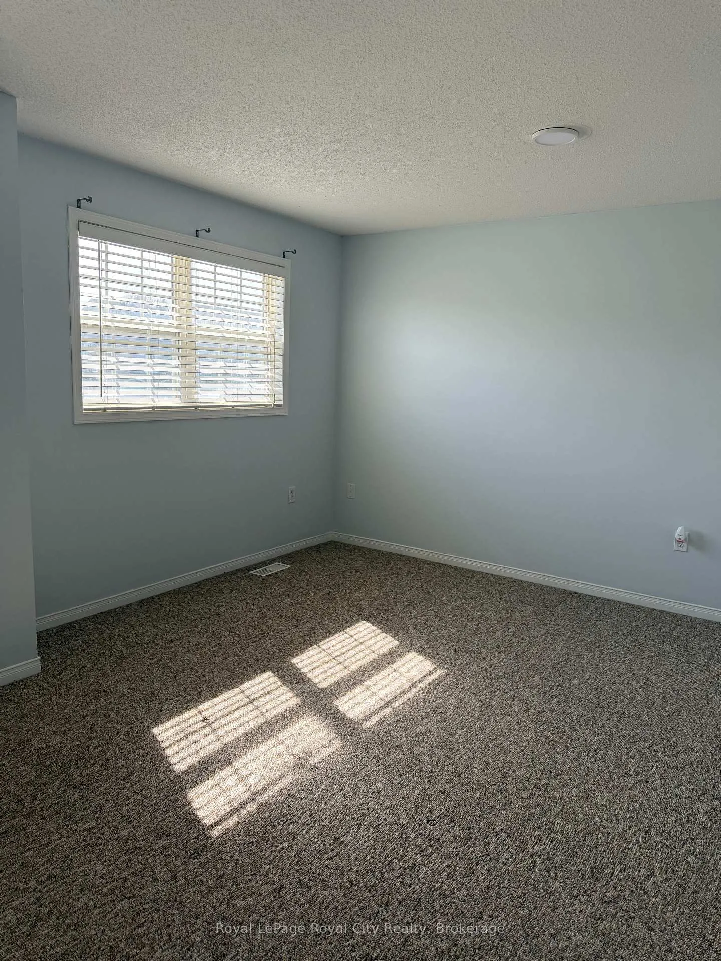 Photo 12 of 48 Eugene Drive, Guelph, Pineridge/Westminster Woods — HOMEH