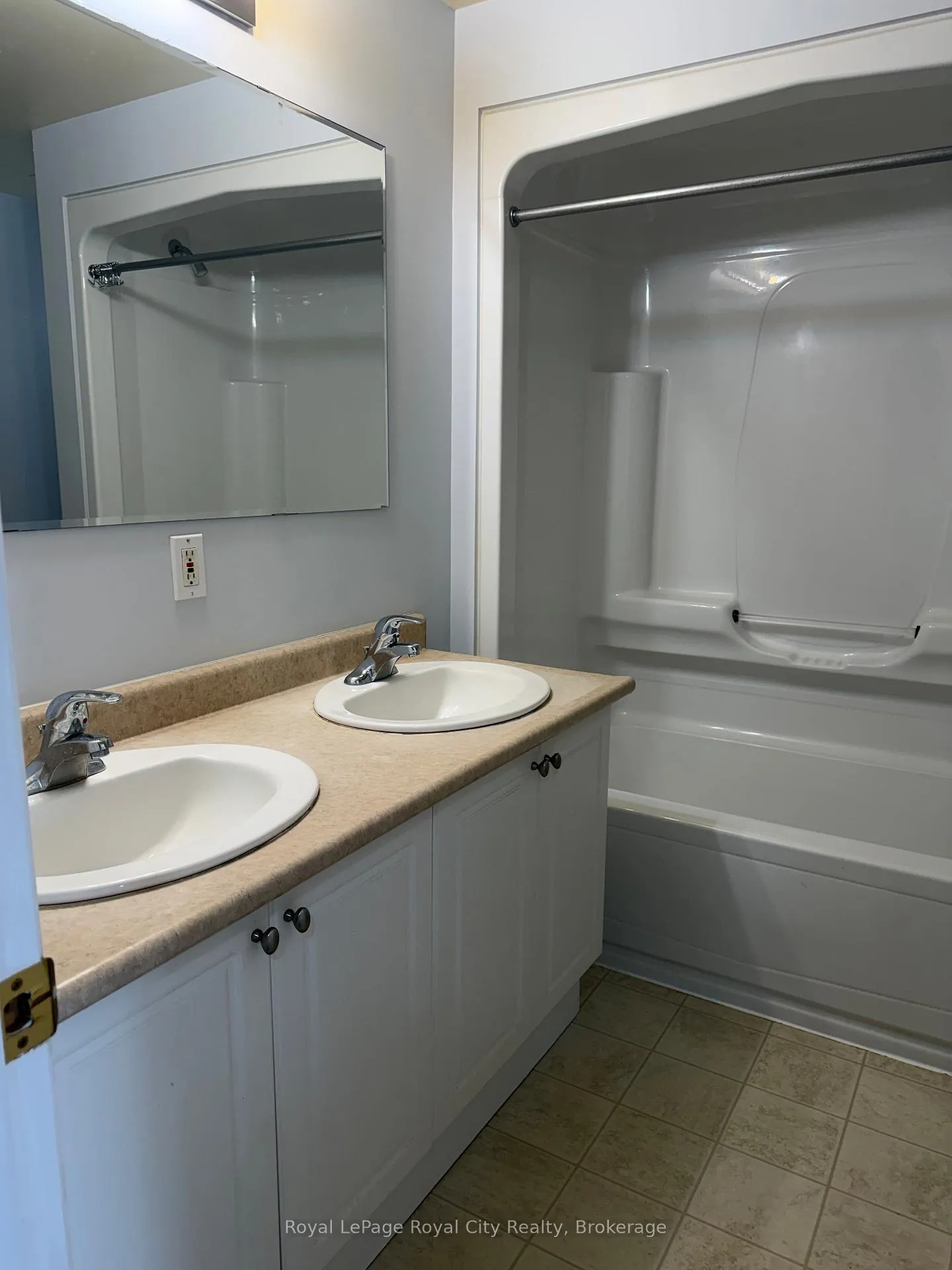 Photo 14 of 48 Eugene Drive, Guelph, Pineridge/Westminster Woods — HOMEH