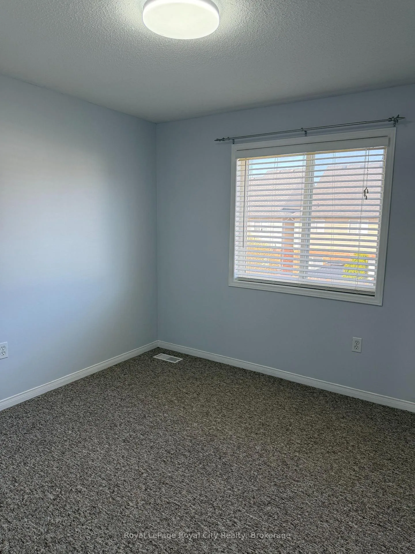 Photo 16 of 48 Eugene Drive, Guelph, Pineridge/Westminster Woods — HOMEH