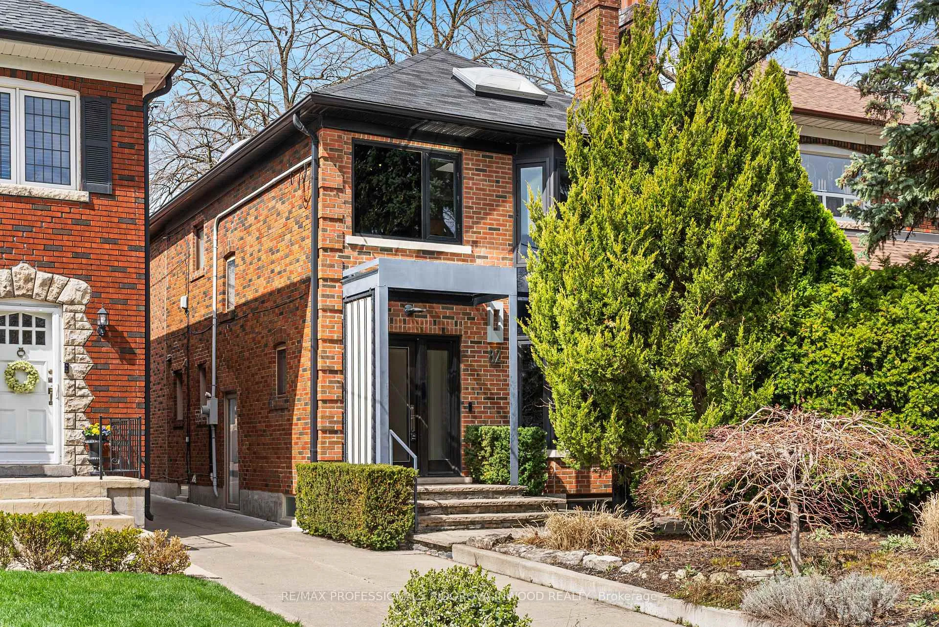 Photo 2 of 82 Mayfield Avenue, Toronto, High Park-Swansea — HOMEH