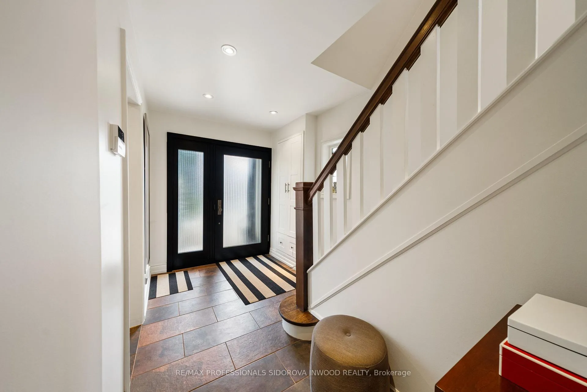 Photo 4 of 82 Mayfield Avenue, Toronto, High Park-Swansea — HOMEH