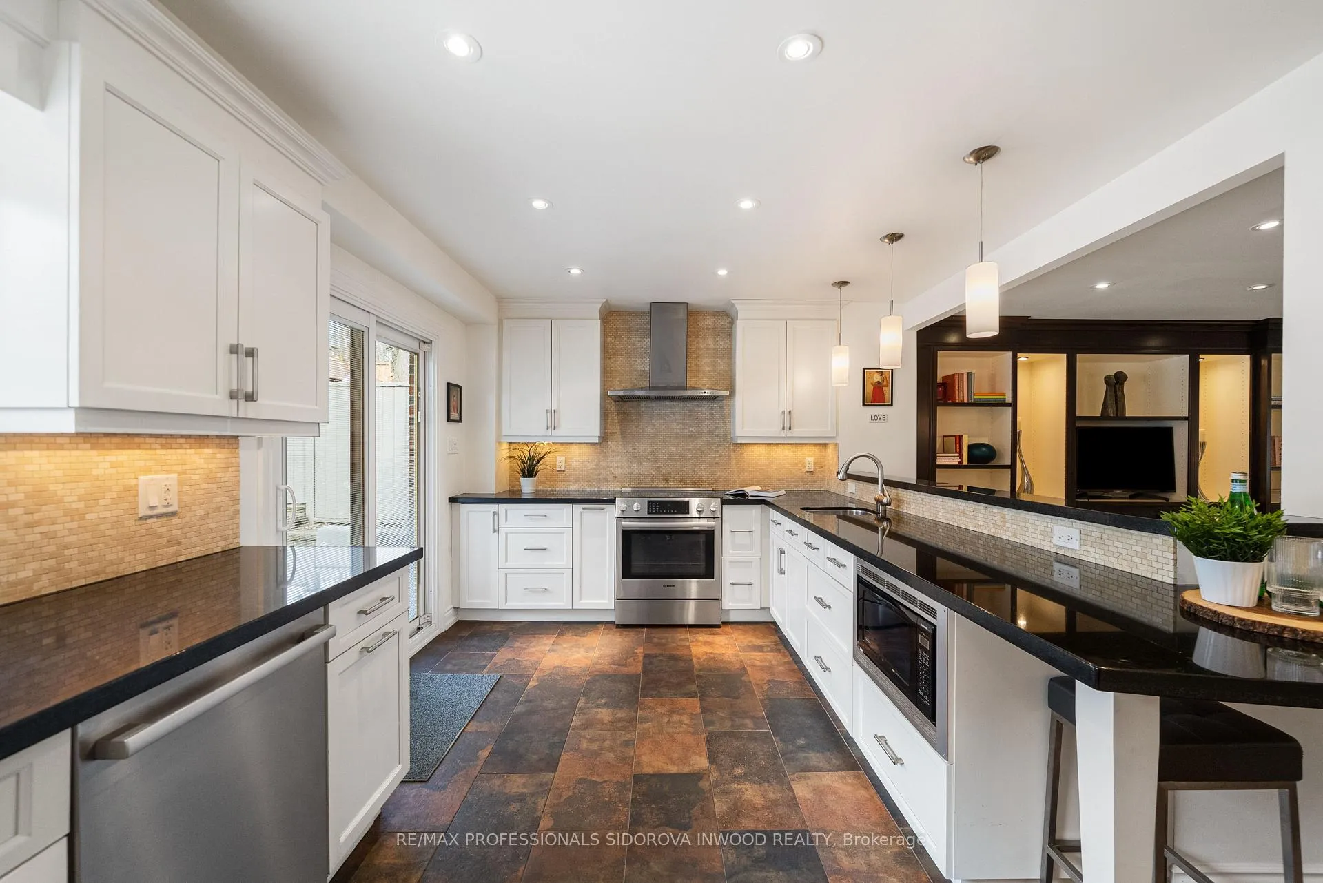 Photo 23 of 82 Mayfield Avenue, Toronto, High Park-Swansea — HOMEH