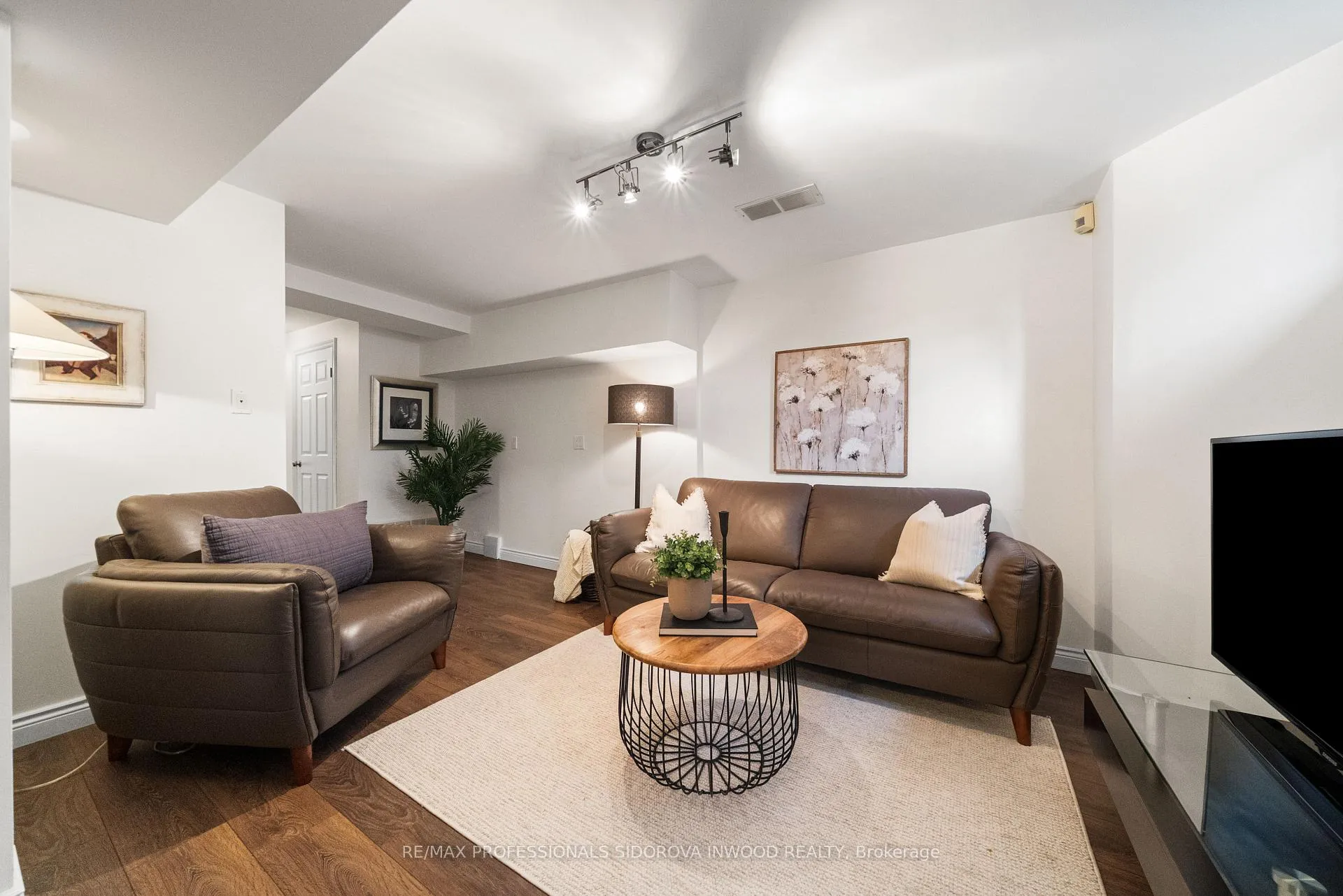 Photo 37 of 82 Mayfield Avenue, Toronto, High Park-Swansea — HOMEH